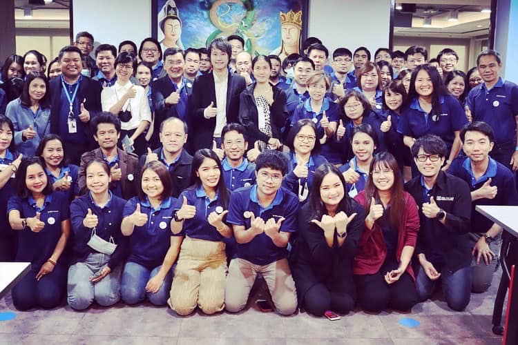 See Topp Jirayut Srupsrisopa's latest updates