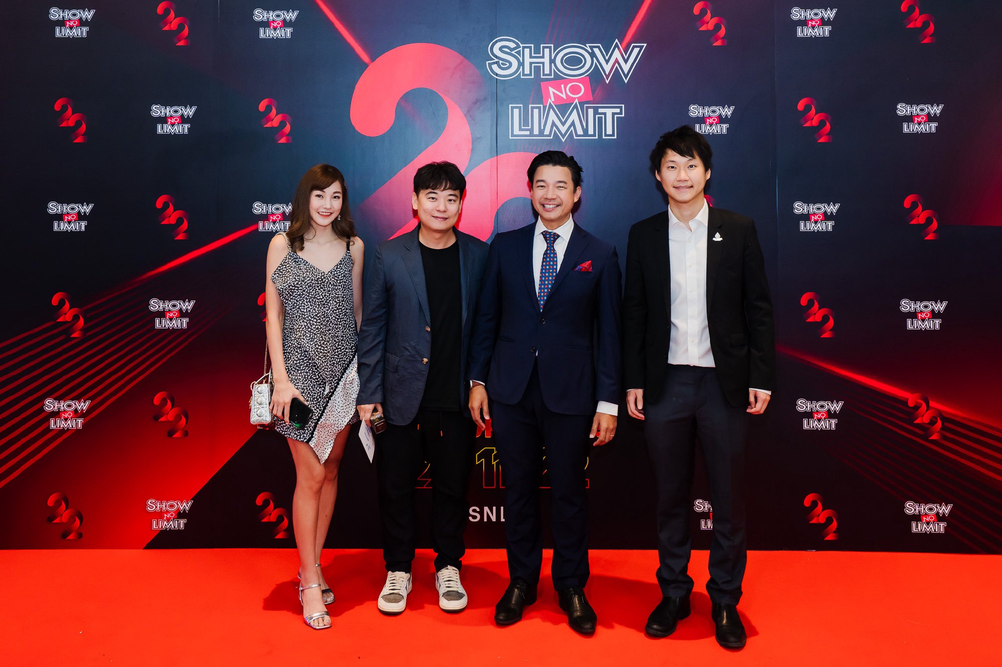 ผมขอแสดงความยินดีกับความสำเร็จของคุณหนุ่ย พงศ์สุข หิรัญพฤกษ์ ในโอกาสครบรอบ 22 ปี บริษัท Show No Limit ผู้ผลิตสื่อ ‘แบไต๋’ ด้วยนะครับ