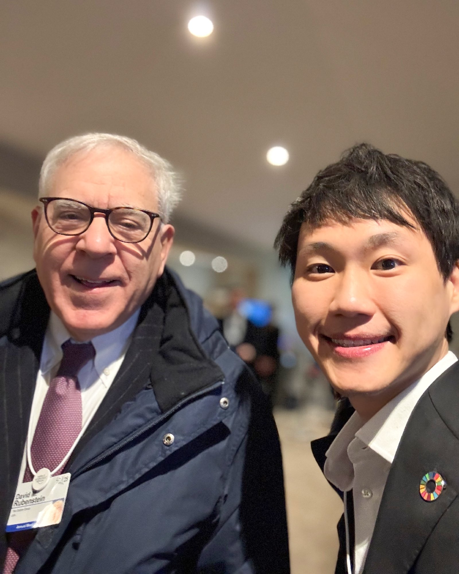 ผมได้พบกับคุณ David Rubenstein ผู้ร่วมก่อตั้งและ Co-Chairman ของ Carlyle Group บริษัทจัดการสินทรัพย์ทางเลือกระดับโลกและพิธีกรในรายการ The Da…