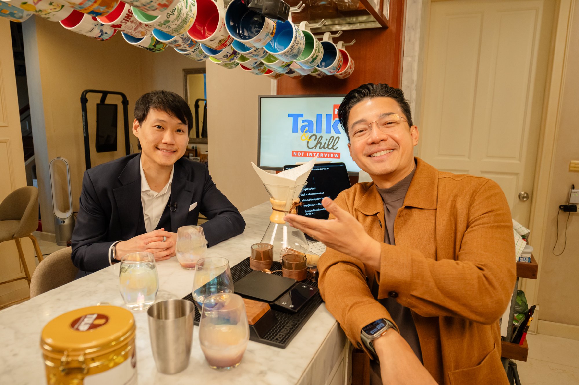 เบื้องหลังในรายการ หนุ่ย Talk and Chill ที่ผมมานั่งคุยกับพี่หนุ่ยแบบสบาย ๆ เป็นกันเอง แต่เนื้อหาที่คุยกันเจาะลึกและเข้มข้นมากครับ โดยเฉพาะเร…