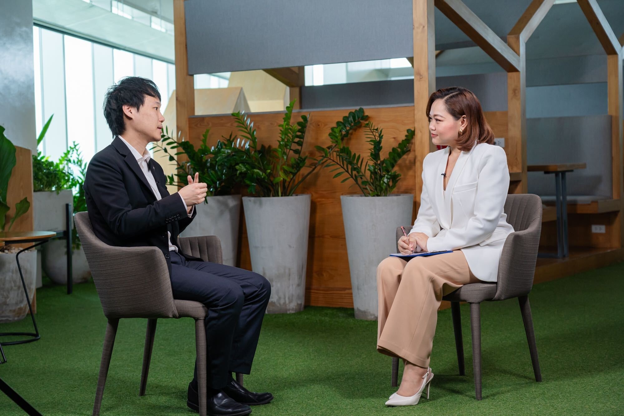 ขอขอบคุณทาง THE STANDARD WEALTH ที่ให้เกียรติมาสัมภาษณ์ถึงที่ออฟฟิศบิทคับครับ ในรายการจะพูดคุยเกี่ยวกับอะไรนั้น รอติดตามในเร็ว ๆ นี้ได้เลยนะ…