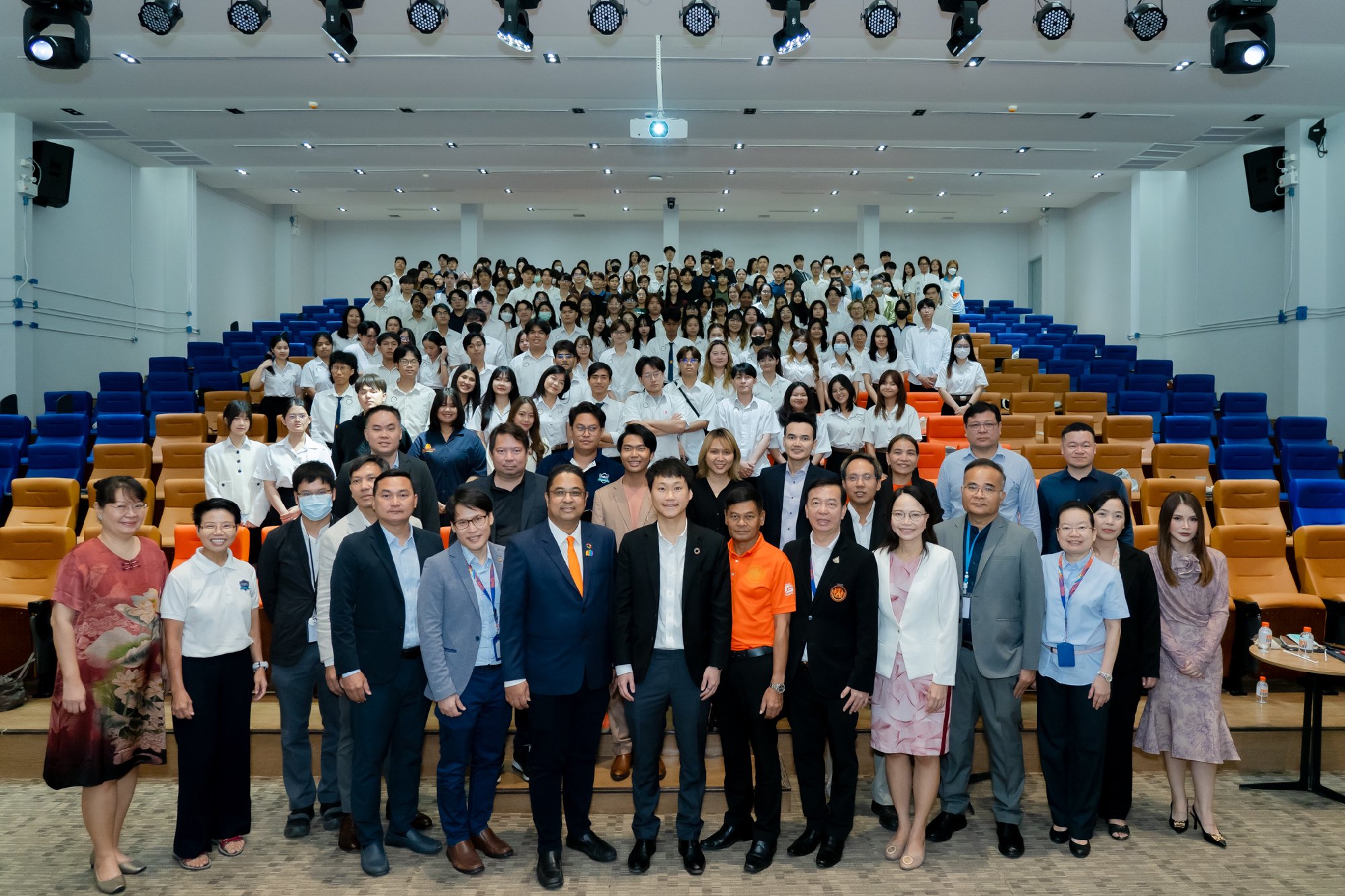 ผมได้รับเชิญไปร่วมแบ่งปันความรู้และประสบการณ์ในฐานะวิทยากรบรรยายพิเศษ ในงาน National Conference of KMITL Business, Economics, Science, and T…