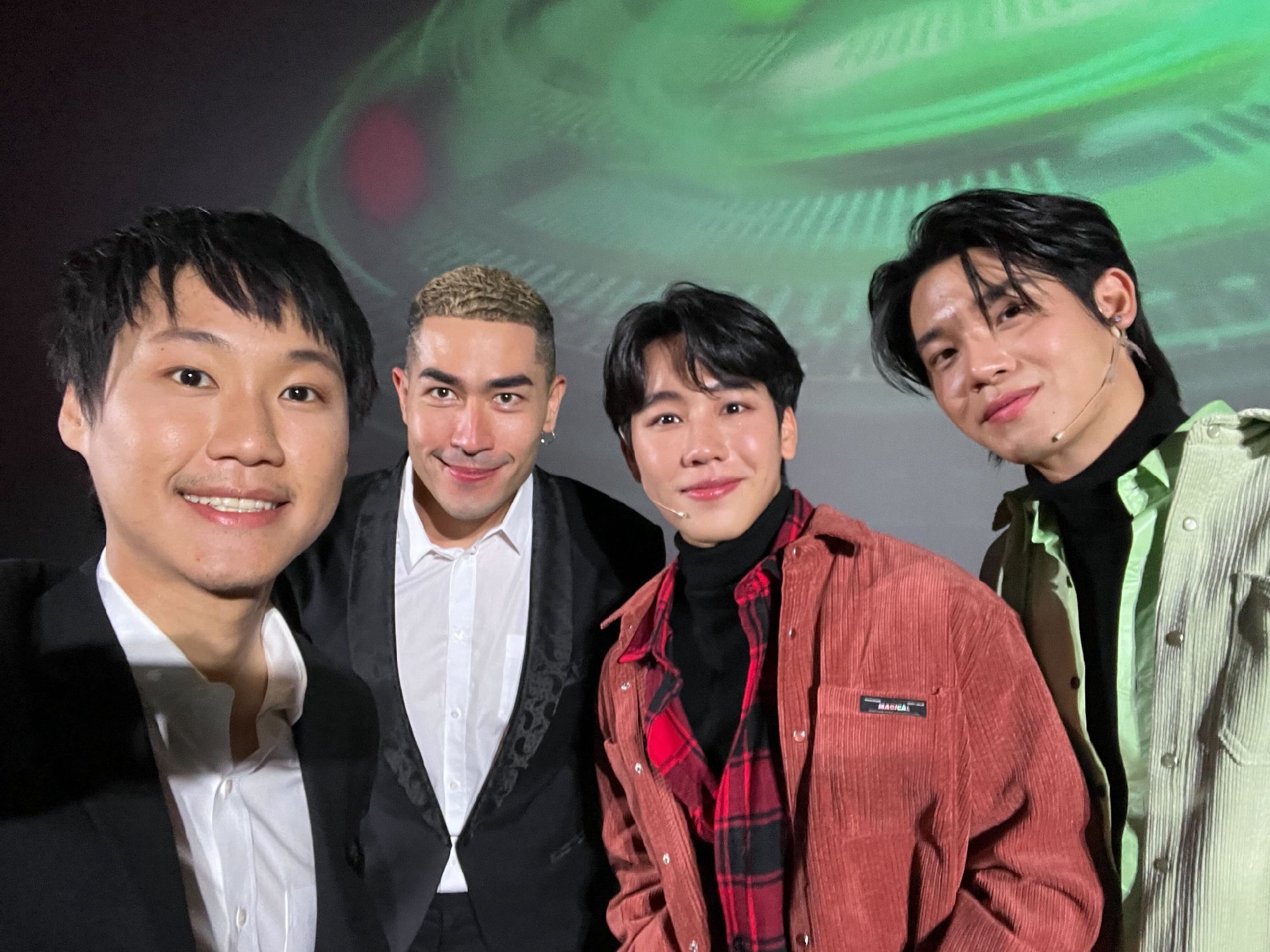 ผมและทีมงานบิทคับ ได้มีโอกาสลงพื้นที่ย่านคู้บอน เพื่อแจกจ่ายร่มบิทคับเป็นกำลังใจให้บรรดาร้านค้าที่ต้องค้าขายกลางแจ้ง ท่ามกลางสภาพอากาศที่เปล…