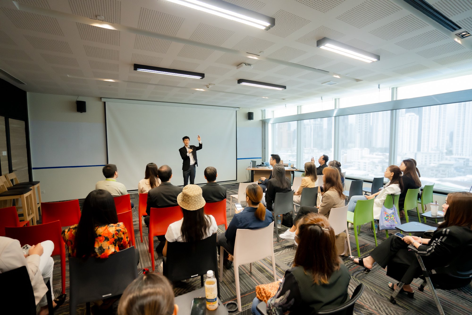 ยินดีต้อนรับทีมงาน ADacademy by AD Addict และผู้ร่วมหลักสูตร Employer Branding Mastery สู่ออฟฟิศของบิทคับ แคปปิตอล กรุ๊ป โฮลดิ้งส์ ครับ ต้อง…