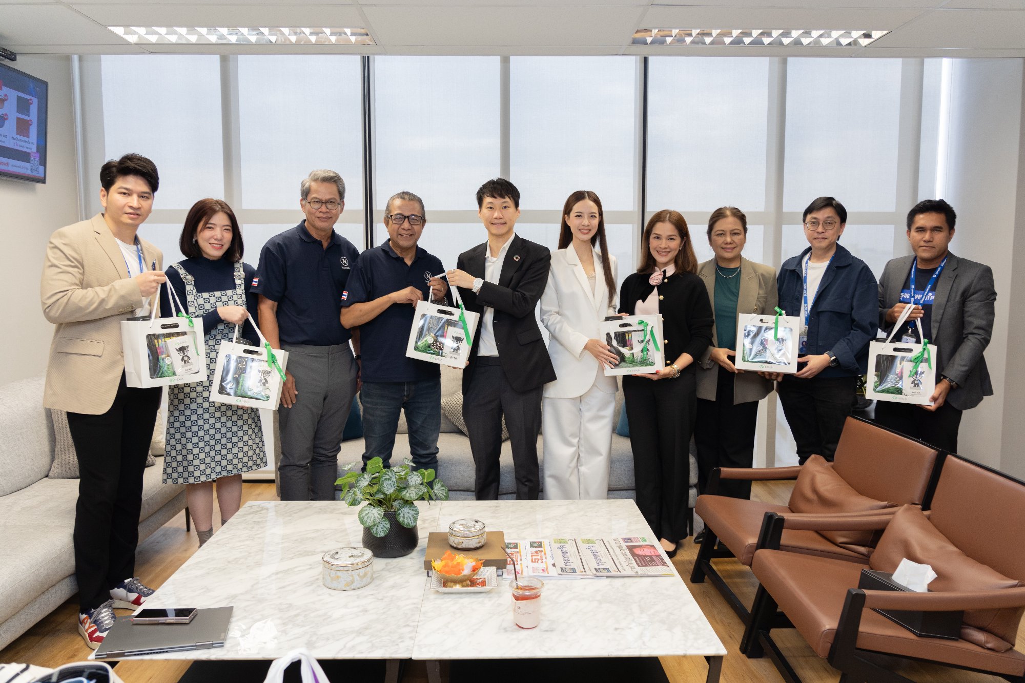 ปีใหม่นี้ ผมได้เดินทางไปเยี่ยมสำนักงานของ Nation Group เพื่อถือโอกาสสวัสดีพี่ ๆ สื่อมวลชน และมอบของขวัญต้อนรับปีใหม่ เป็นการขอบคุณที่ทุกท่าน…