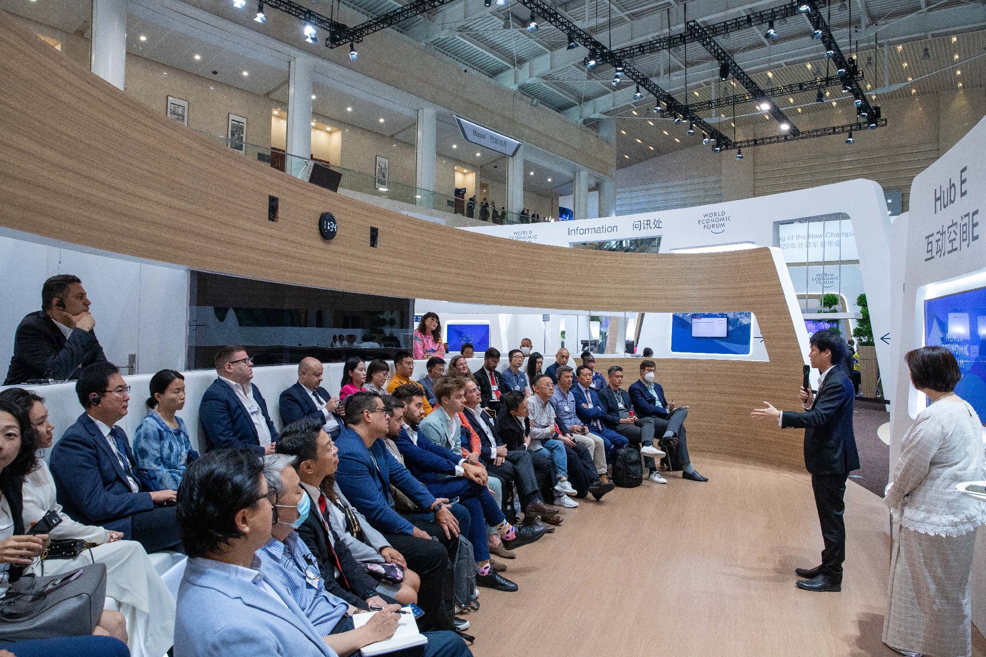 ในงานประชุม Summer Davos Forum ครั้งที่ 14 วันแรก ถือเป็นโอกาสอันดีอย่างมากครับ ที่ผมได้รับเชิญขึ้นเสวนาเกี่ยวกับหัวข้อ Education Disrupt-Ed…