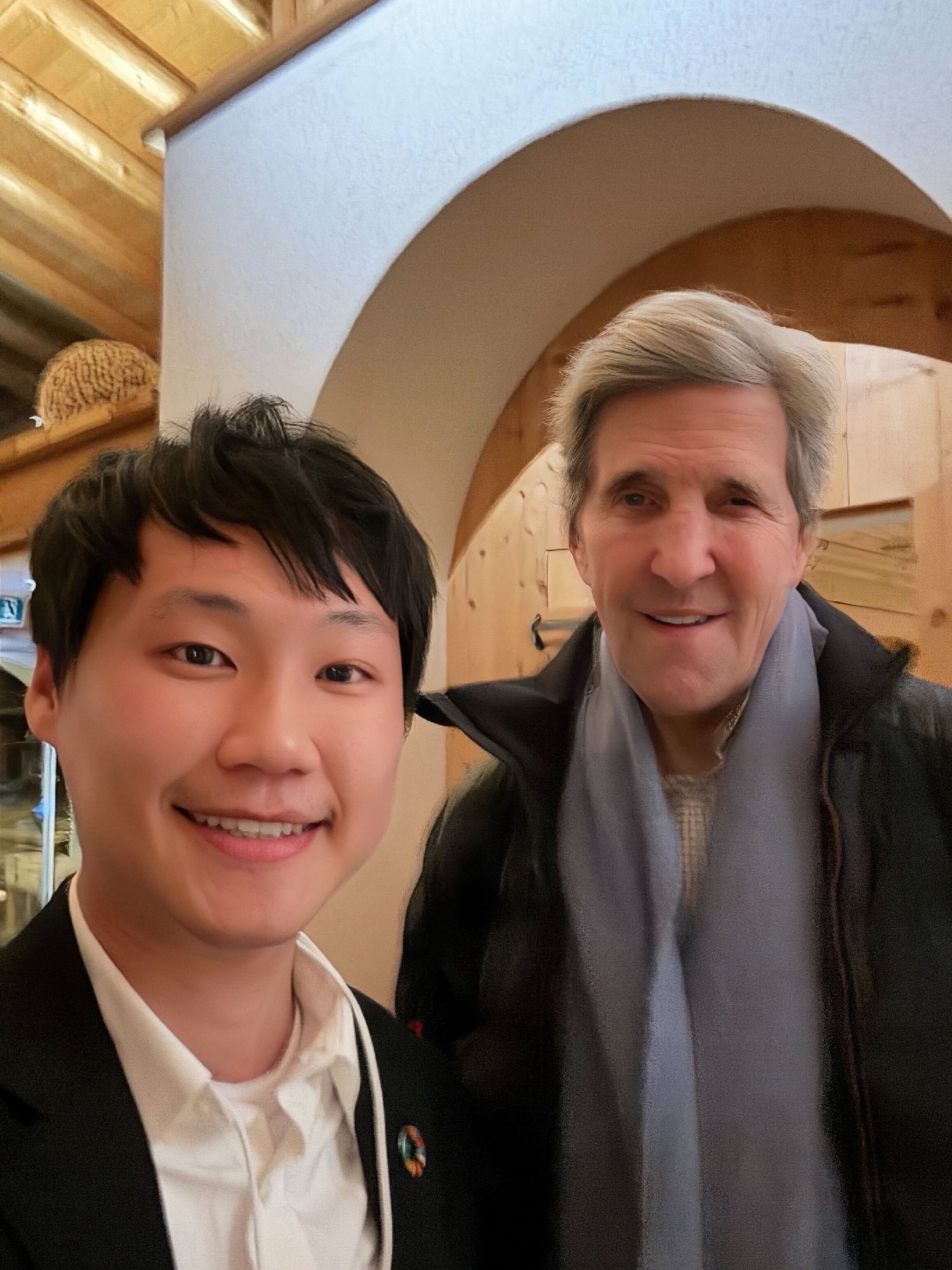 ถือเป็นเกียรติของผมอย่างมากที่ได้พบท่าน John Forbes Kerry ผู้แทนพิเศษประธานาธิบดีสหรัฐด้านสภาพภูมิอากาศและอดีตรัฐมนตรีว่าการกระทรวงการต่างปร…