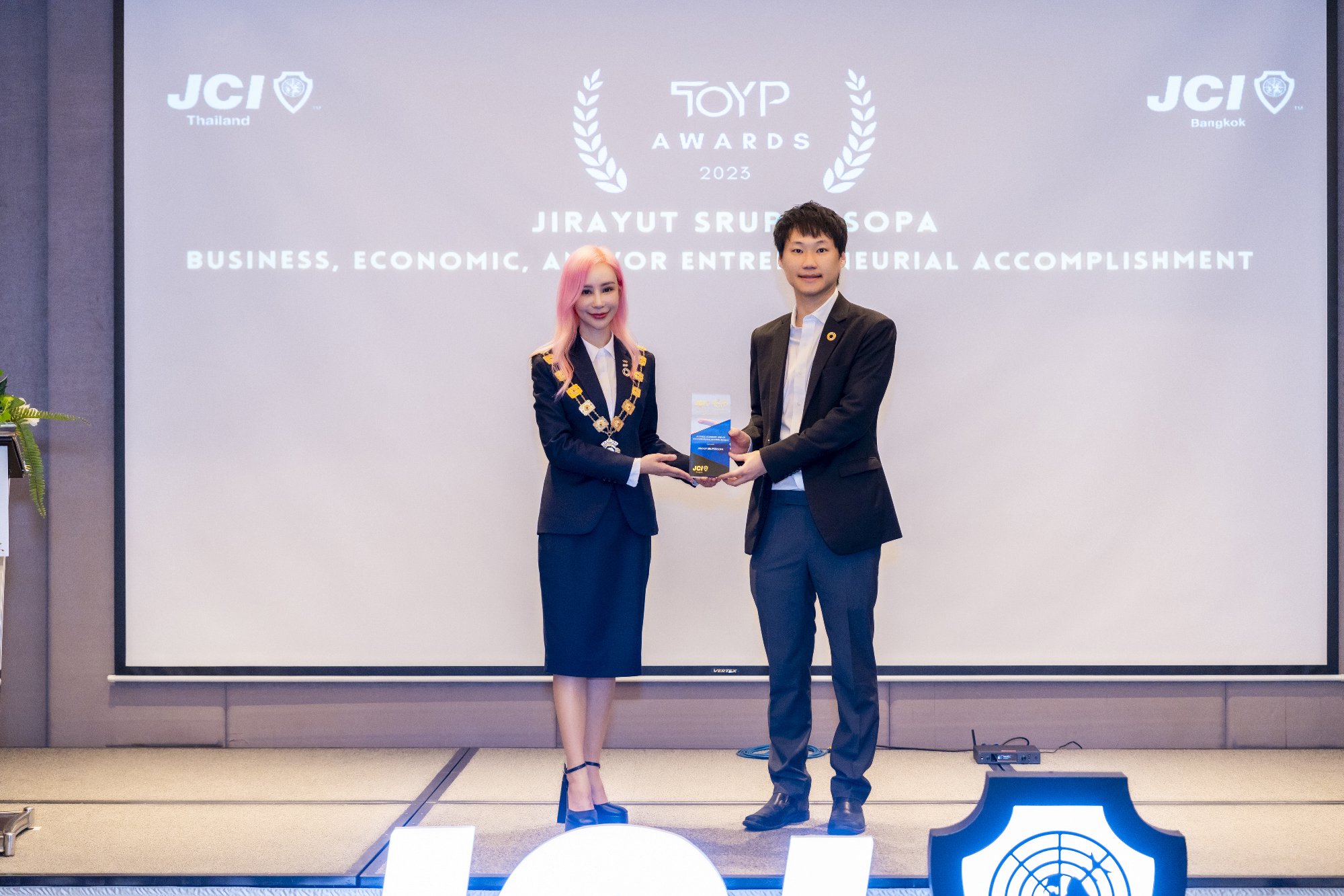 ผมรู้สึกเป็นเกียรติและยินดีเป็นอย่างยิ่ง ที่ได้รับรางวัล 1 ใน 10 ผู้ทรงอิทธิพล รุ่นอายุ 18-40 ปี ด้านสาขาการเงิน การลงทุน ที่ถูกคัดเลือกจากห…