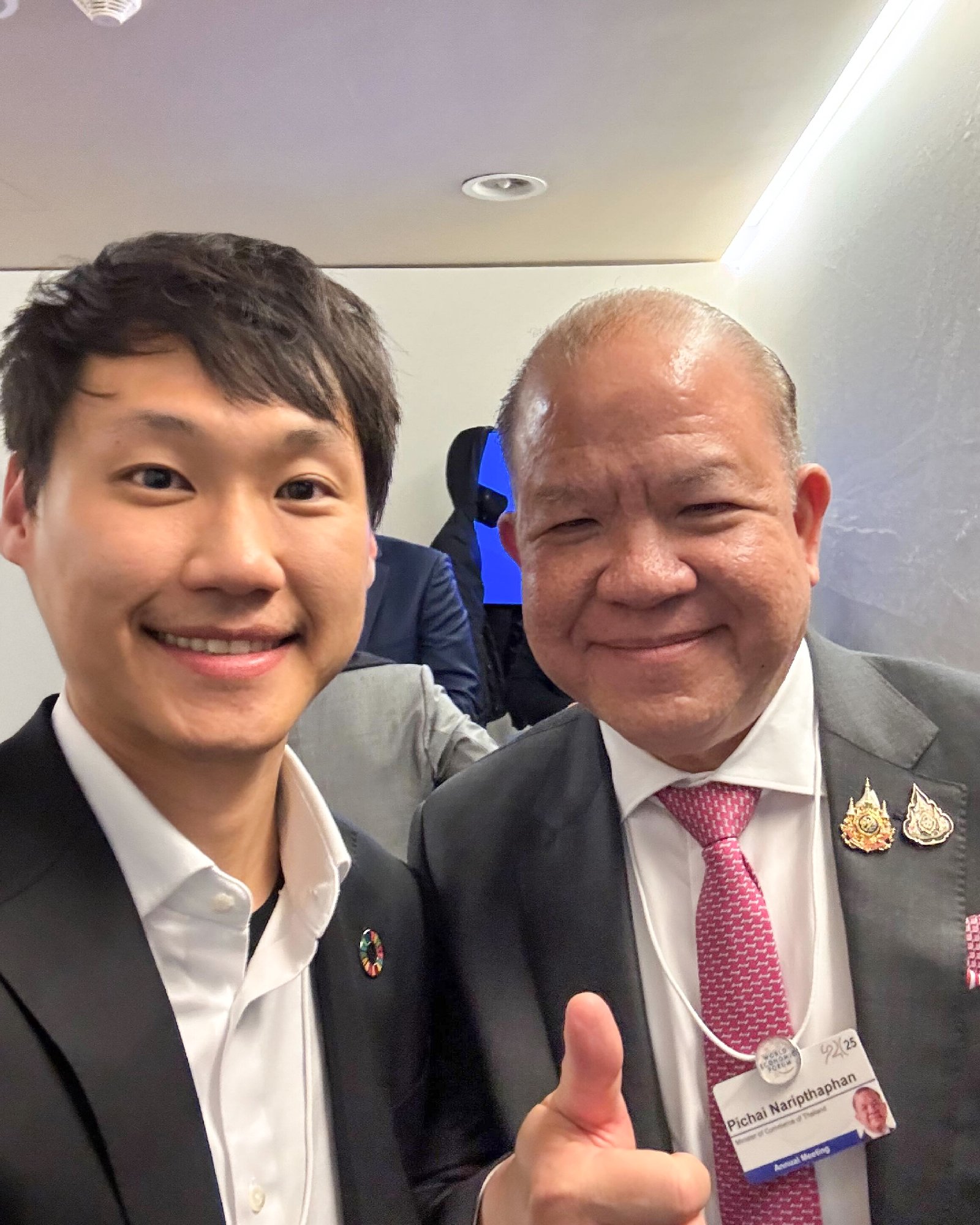 ผมได้พบกับคุณพิชัย นริพทะพันธุ์ รัฐมนตรีว่าการกระทรวงพาณิชย์ ในงาน World Economic Forum 2025 ด้วยครับ ซึ่งในครั้งนี้ประเทศไทยจะมีการร่วมลงนา…