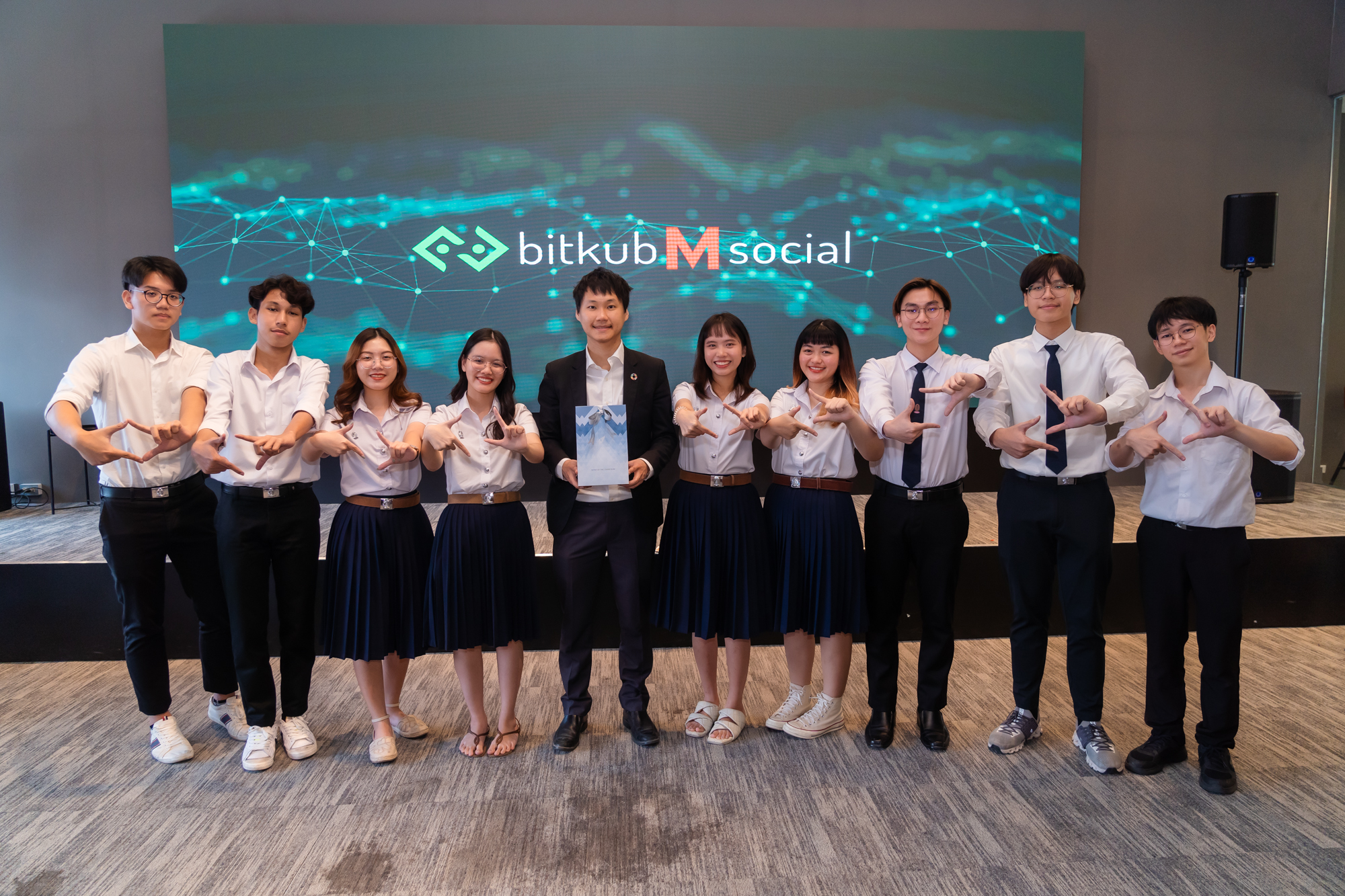 ขอต้อนรับน้อง ๆ นิสิตจากจุฬาลงกรณ์มหาวิทยาลัยที่มาร่วมทำกิจกรรมที่ Bitkub M Social และผมยินดีมาก ๆ ครับที่ได้ร่วมสัมภาษณ์และแชร์ประสบการณ์ถึ…