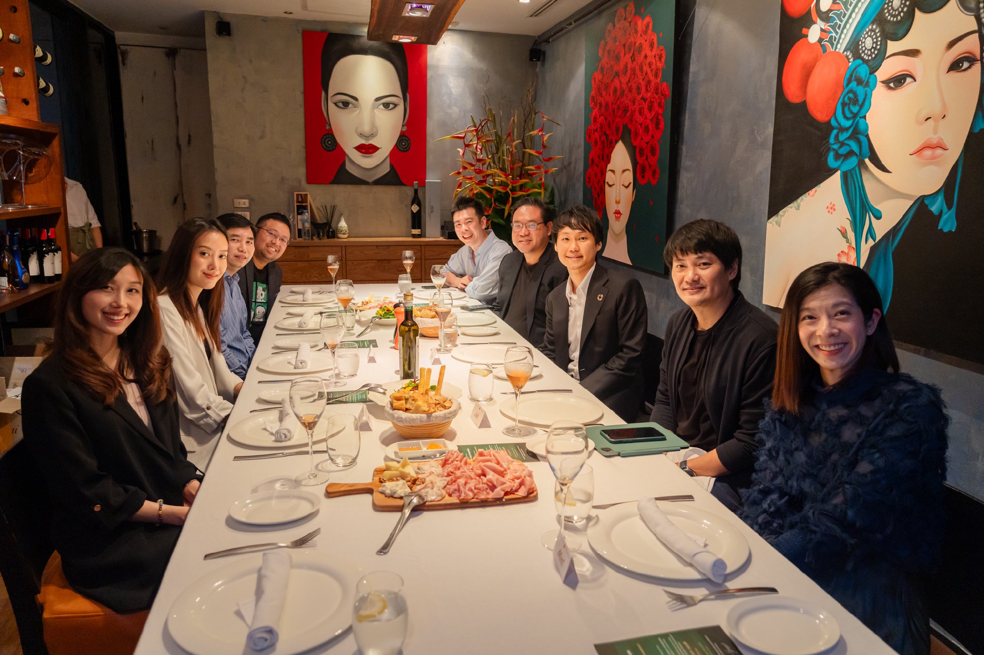 ผมได้เป็นเจ้าภาพจัดงาน "A Startup Table: Next Gen Innovators" เพื่อพูดคุยแลกเปลี่ยนมุมมองเกี่ยวกับการพัฒนาเศรษฐกิจและกลไกระบบนิเวศ รวมถึงควา…