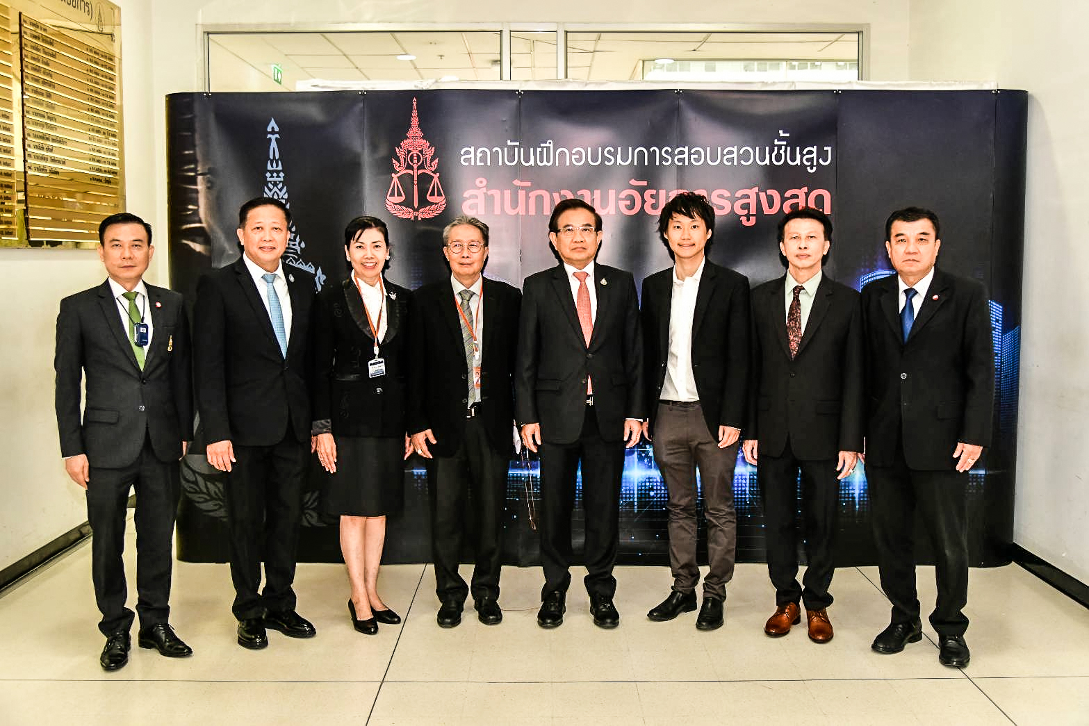 ผมขอขอบคุณทีมงานรายการ Hi Style ทุกท่านที่ให้เกียรติมาเยี่ยมเยือนถึงที่ออฟฟิศบิทคับนะครับ ส่วนครั้งนี้จะมีอะไรที่น่าสนใจมาแบ่งปันให้ทุกท่านช…