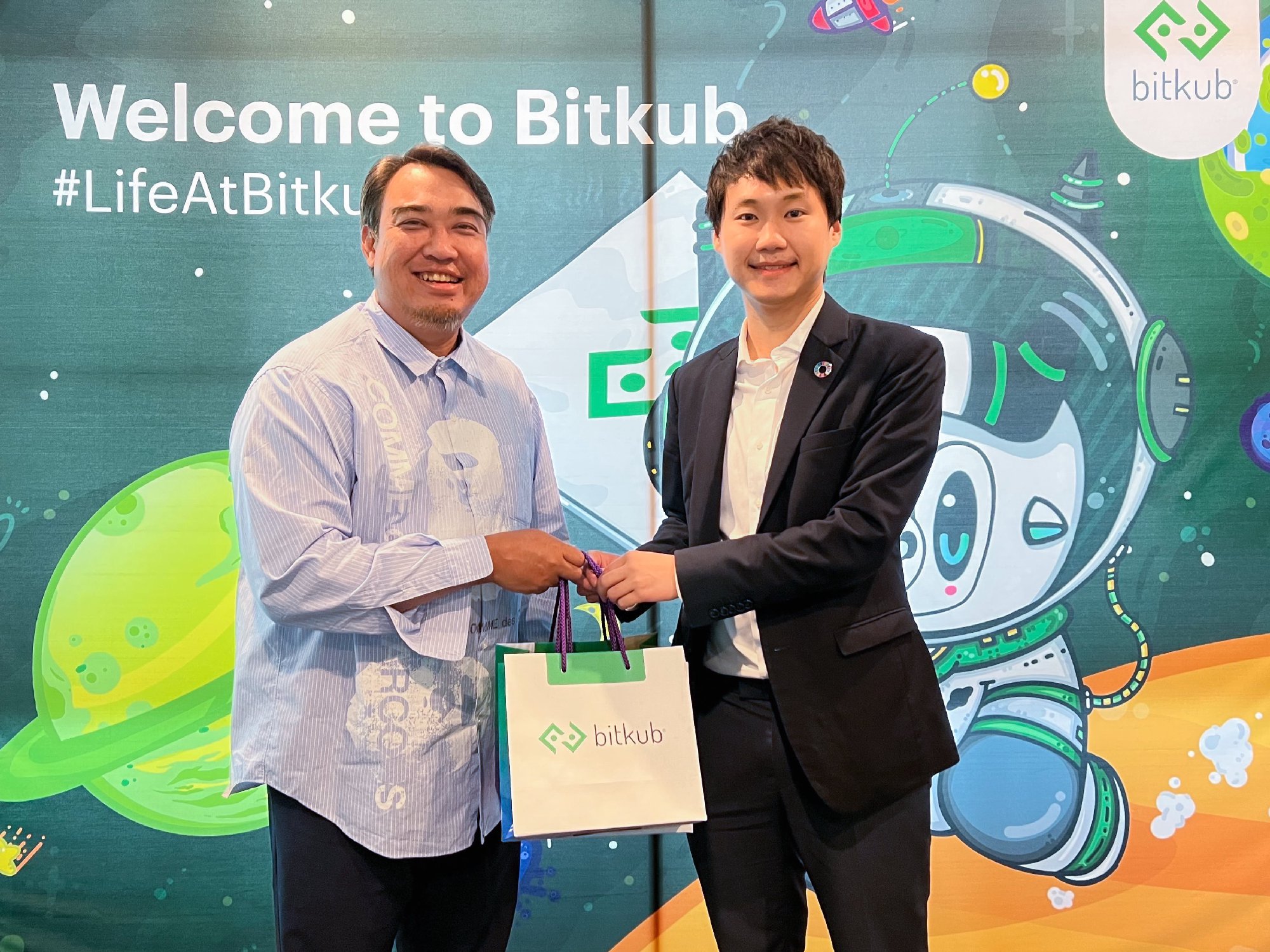ผมรู้สึกยินดีมากครับที่ได้พบคุณภาวิต จิตรกร ประธานเจ้าหน้าที่บริหาร สายธุรกิจ จีเอ็มเอ็ม มิวสิค บริษัท จีเอ็มเอ็ม แกรมมี่ จำกัด (มหาชน) ที่ใ…