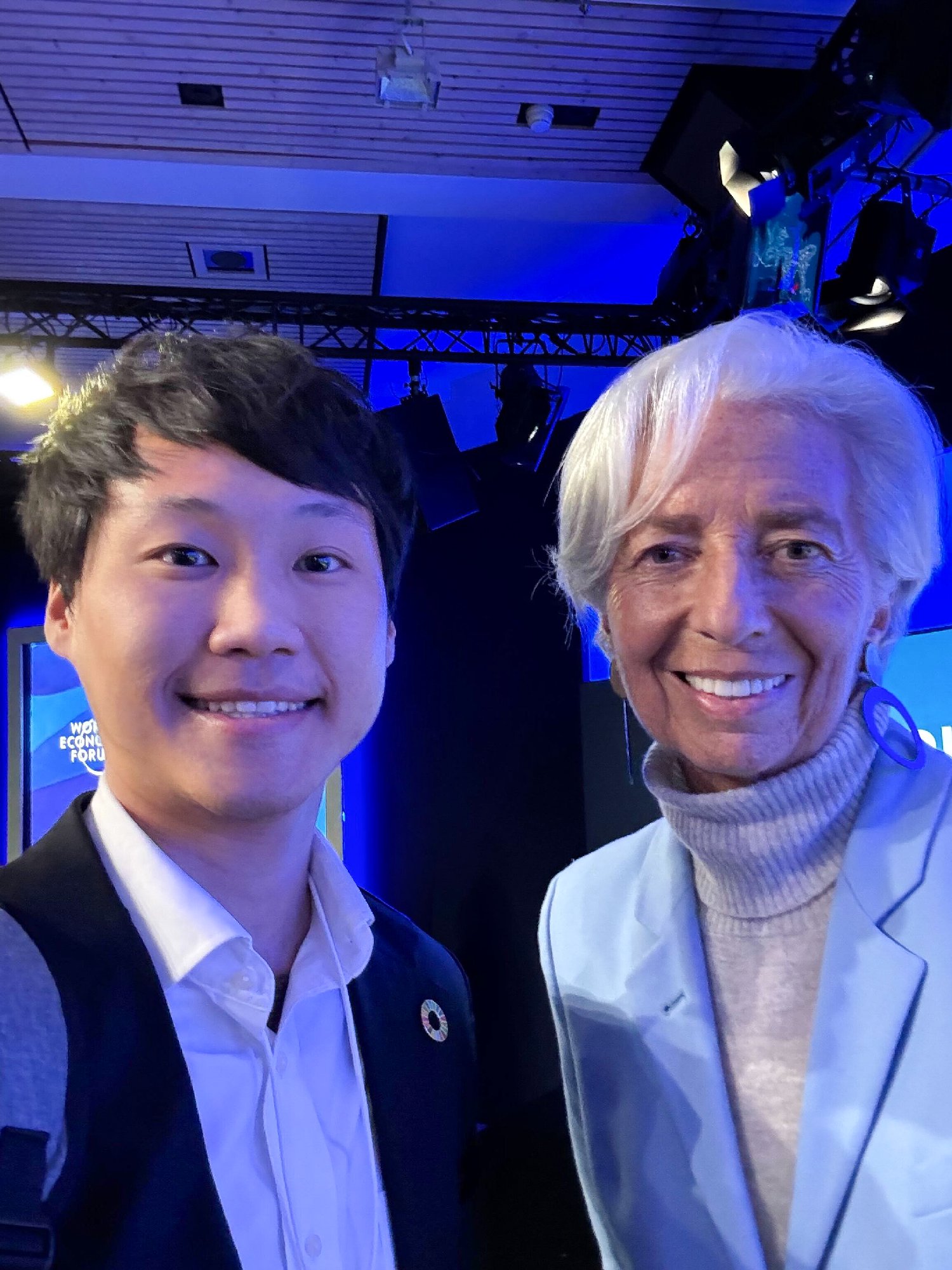 ผมรู้สึกยินดีและเป็นเกียรติอย่างสูงที่ได้มีโอกาสพบกับคุณ Christine Lagarde ประธานธนาคารกลางยุโรป (European Central Bank) คนปัจจุบัน และยังเป…
