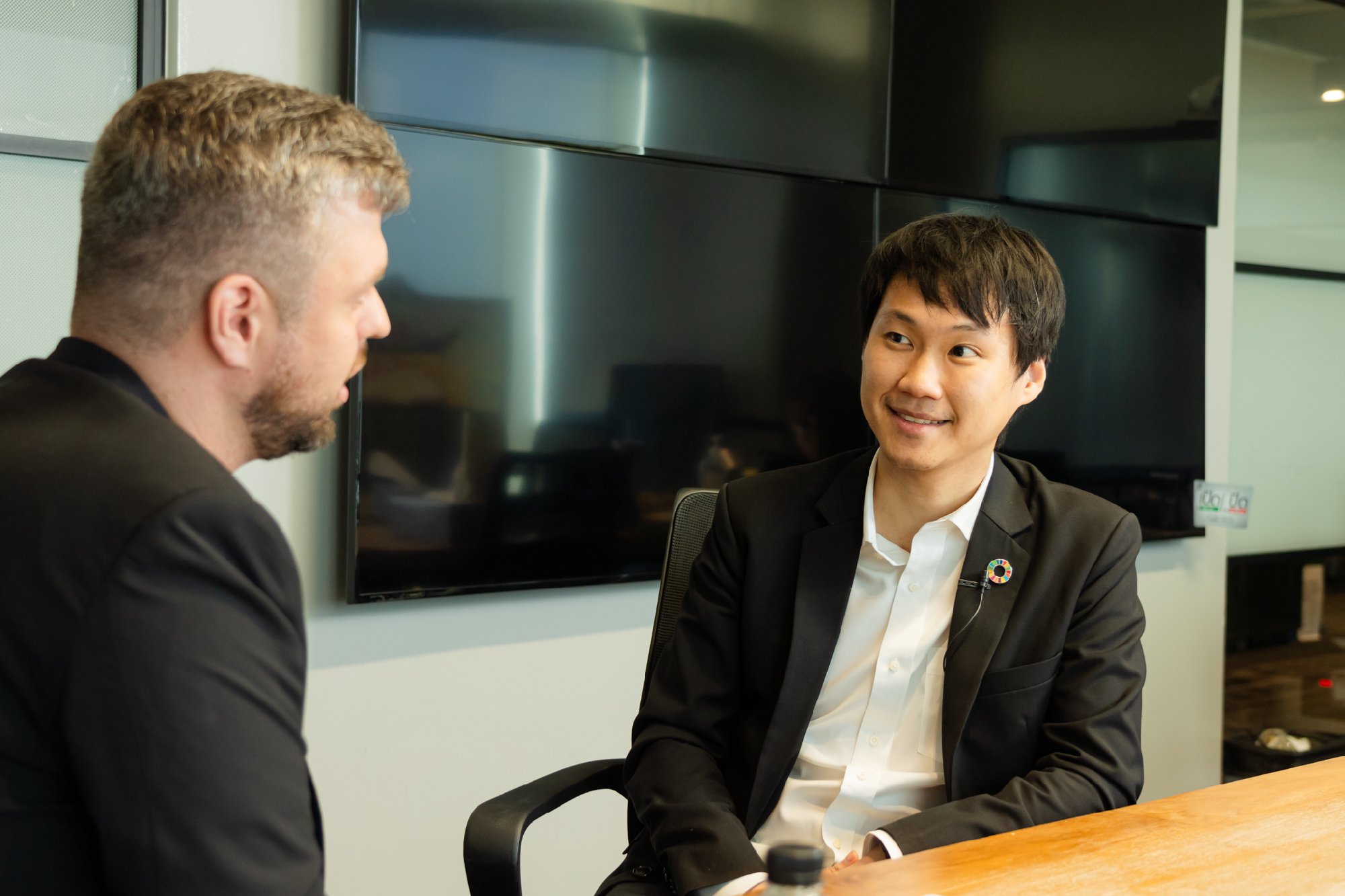 บรรยากาศภาพเบื้องหลัง Podcast and Meeting กับคุณ Peter Ludwig รอติดตามกันได้ในเร็ว ๆ นี้ครับ