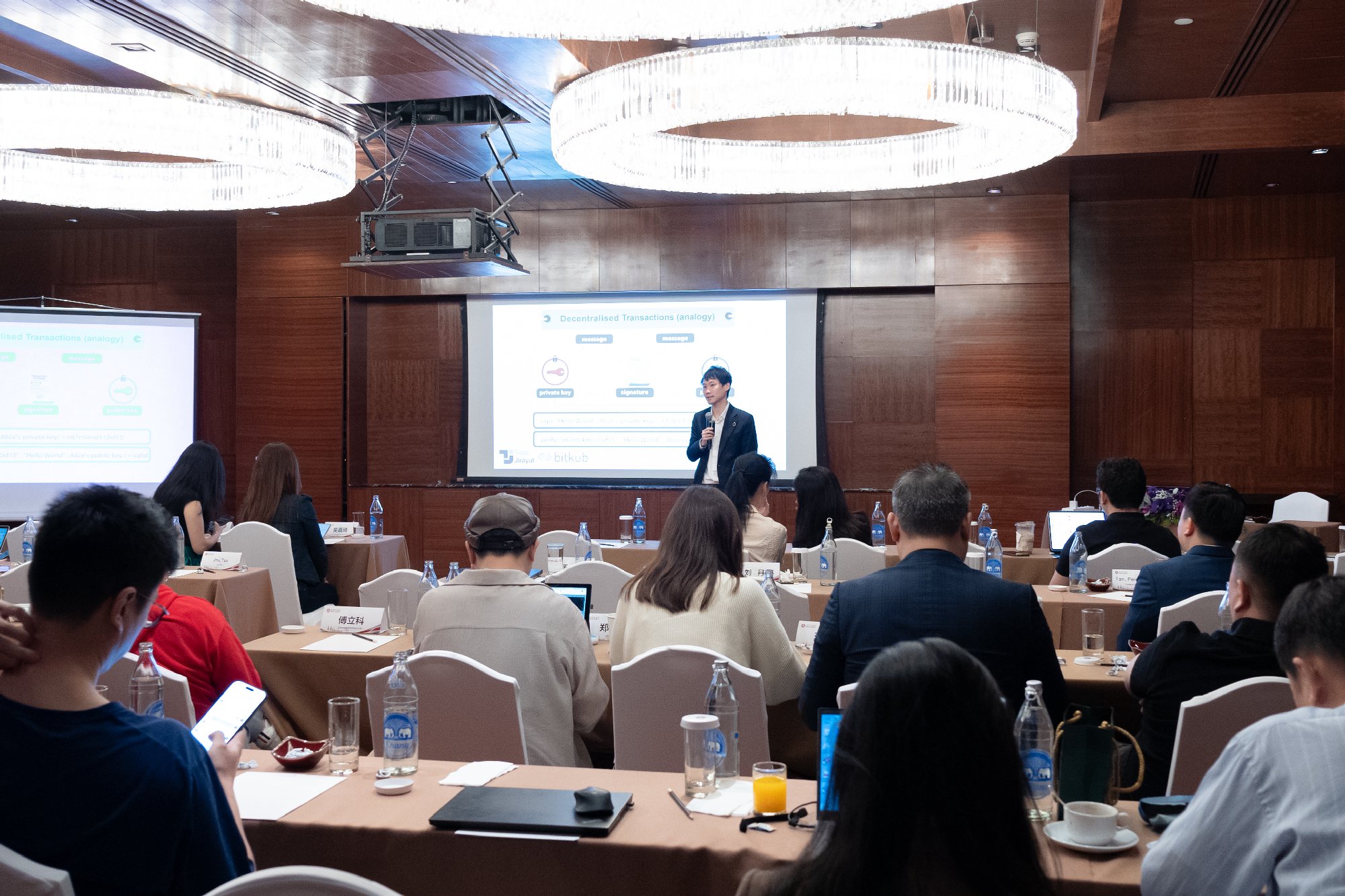 บรรยากาศการบรรยายพิเศษในหัวข้อ "ภาพรวมของ Cryptocurrency & Blockchain ในประเทศไทยและศักยภาพของบริษัทบิทคับ แคปปิตอล กรุ๊ป" โดยผมได้ร่วมบรรยา…