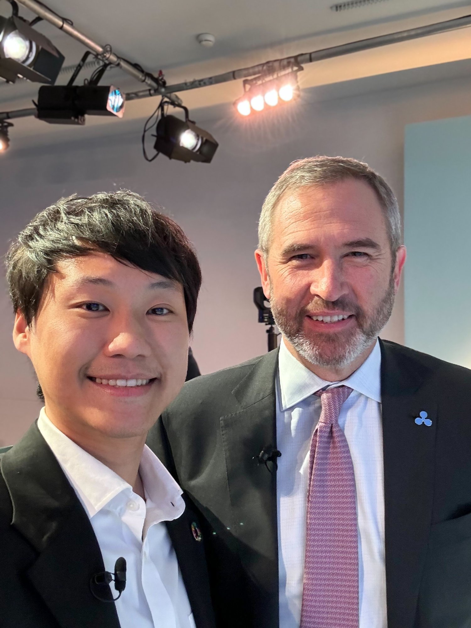 ในงาน World Economic Forum 2024 ผมรู้สึกดีใจเป็นอย่างยิ่งที่ได้พบกับคุณ Brad Garlinghouse ประธานกรรมการบริหาร Ripple Labs อีกครั้ง และได้มีโ…