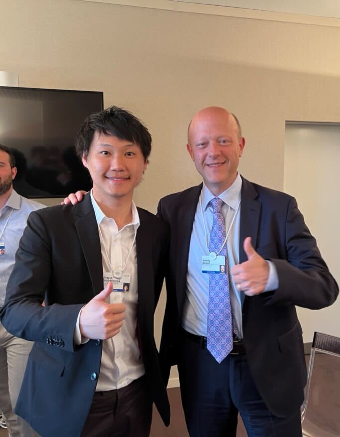 ที่งาน World Economic Forum ช่วงสัปดาห์ที่ผ่านมา ผมได้พบกับคุณ Faryar Shirzad หัวหน้าฝ่ายพัฒนานโยบายของ Coinbase และ คุณ Brad Garlinghouse ซ…