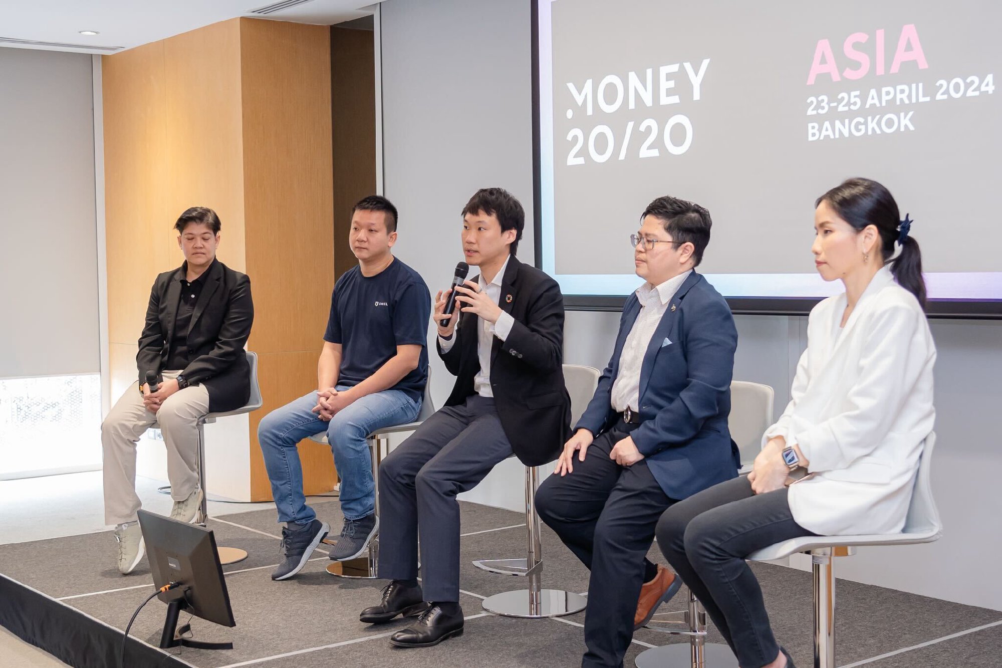 ผมได้มีโอกาสเข้าร่วมเสวนาก่อนเริ่มงาน Money20/20 Asia มหกรรมงานรวมฟินเทคชั้นนำของโลกที่จะจัดขึ้นในวันที่ 23-25 เมษายนนี้ โดยผมได้แชร์มุมมองแ…