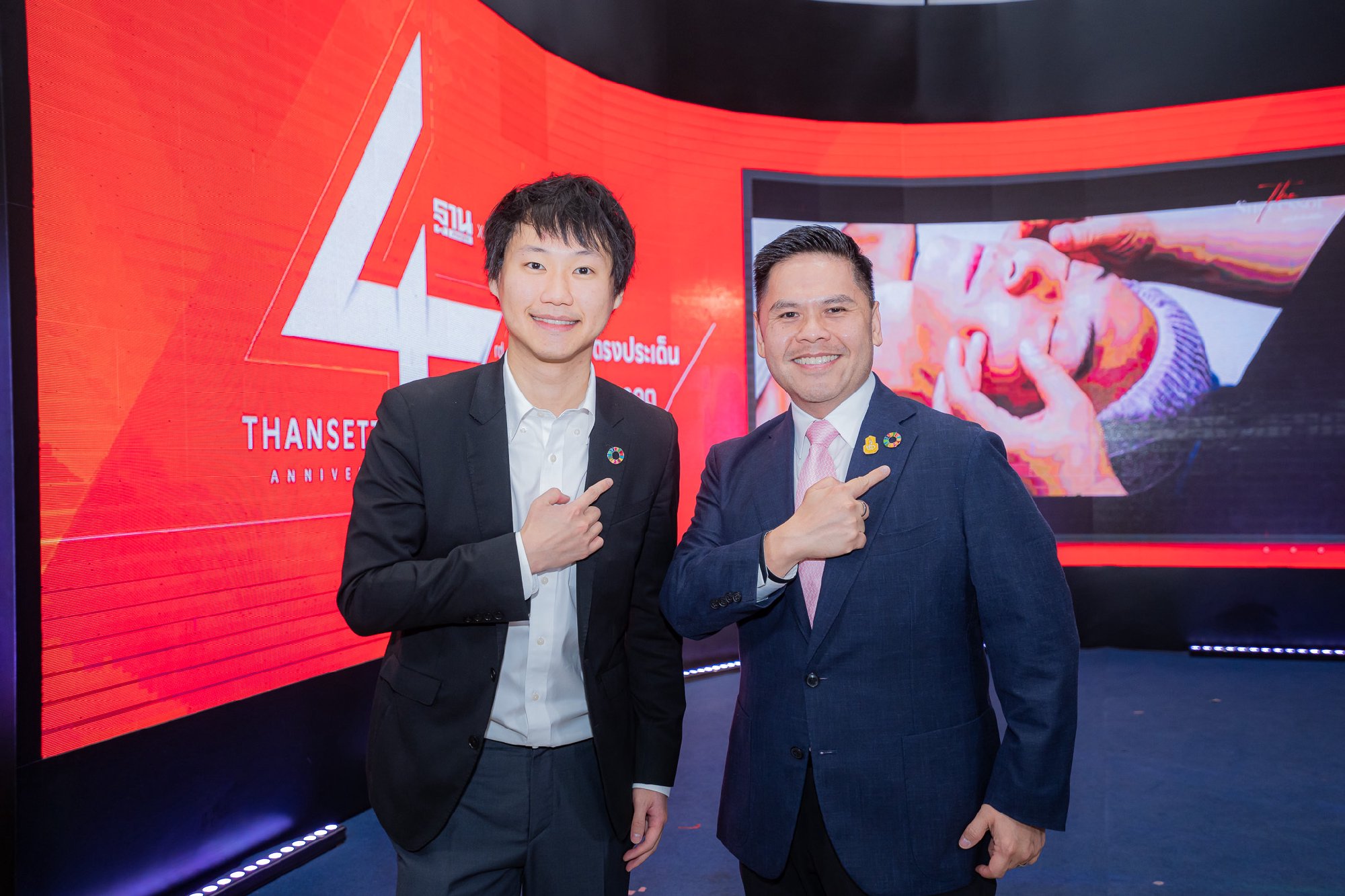 ถือเป็นโอกาสอันดีที่พบท่านวราวุธ ศิลปอาชา รัฐมนตรีว่าการกระทรวงทรัพยากรธรรมชาติและสิ่งแวดล้อม โดยท่านและผมต่างติดเข็มกลัดติดสูท SDGs ที่สื่อ…