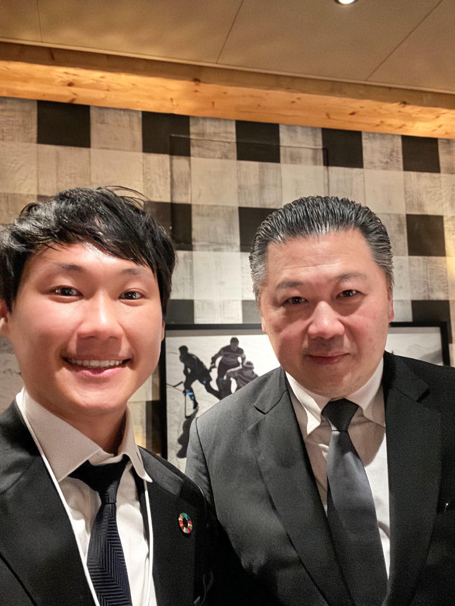 ผมรู้สึกยินดีเป็นอย่างยิ่งที่ได้พบกับคุณสุภกิต เจียรวนนท์ ประธานกรรมการ บริษัท เจริญโภคภัณฑ์อาหาร จำกัด (มหาชน) อีกครั้ง ภายในงานการประชุม W…