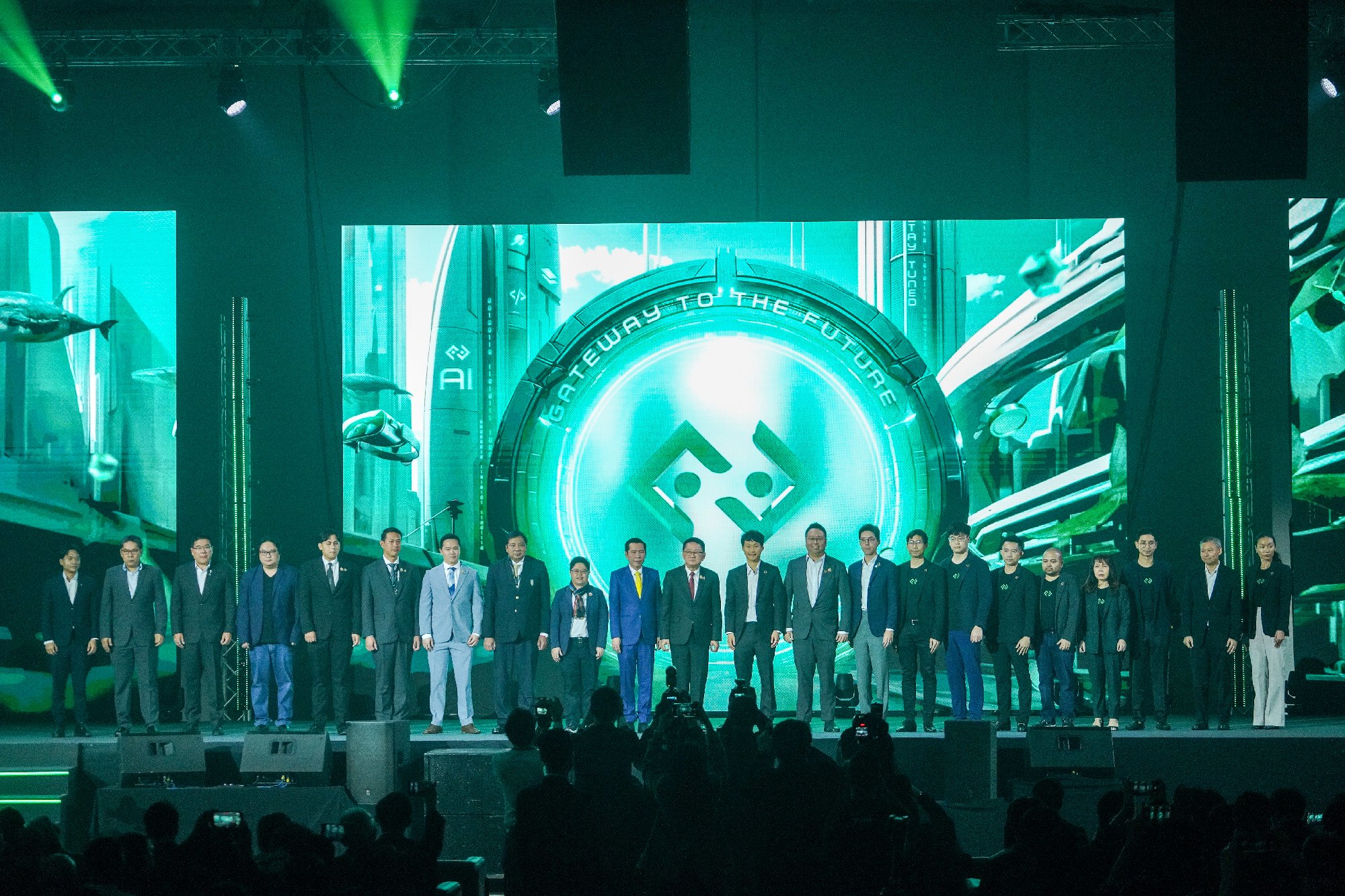 บรรยากาศพิธีเปิดงาน Bitkub Summit 2024 โดยมีคุณประเสริฐ จันทรรวงทอง รองนายกรัฐมนตรี และรัฐมนตรีว่าการกระทรวงดิจิทัลเพื่อเศรษฐกิจและสังคม ร่ว…