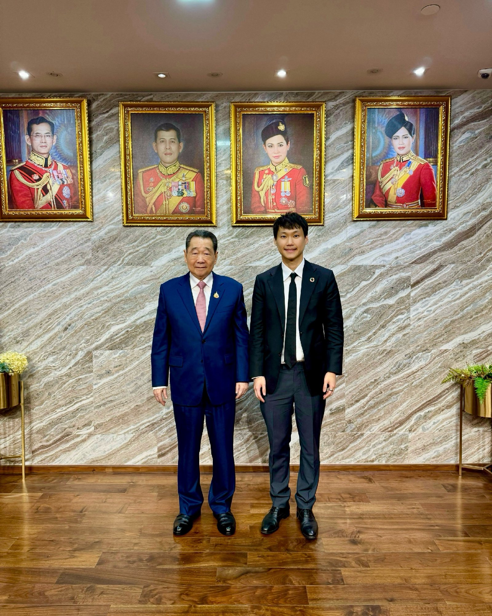 ผมรู้สึกเป็นเกียรติอย่างยิ่งที่ได้พบและร่วมพูดคุยกับท่านธนินท์ เจียรวนนท์ ประธานอาวุโสของเครือเจริญโภคภัณฑ์ครับ