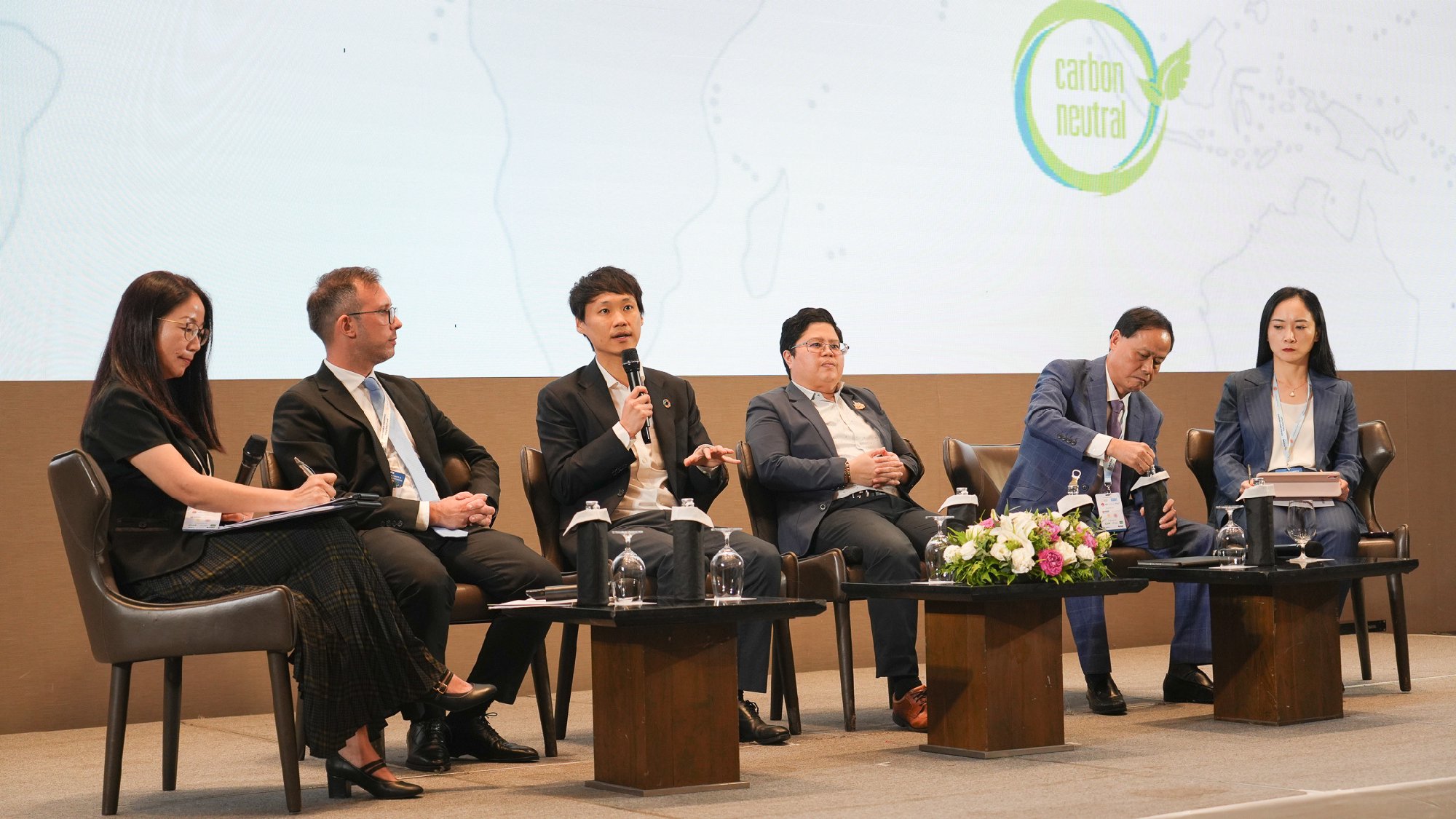 บรรยากาศงานประชุมนานาชาติ เสวนาทันโลกธุรกิจ World Business Forum : Riding Global Trends จัดโดยคณะศิลปศาสตร์ประยุกต์ มจพ. ร่วมกับ สมาพันธ์นัก…