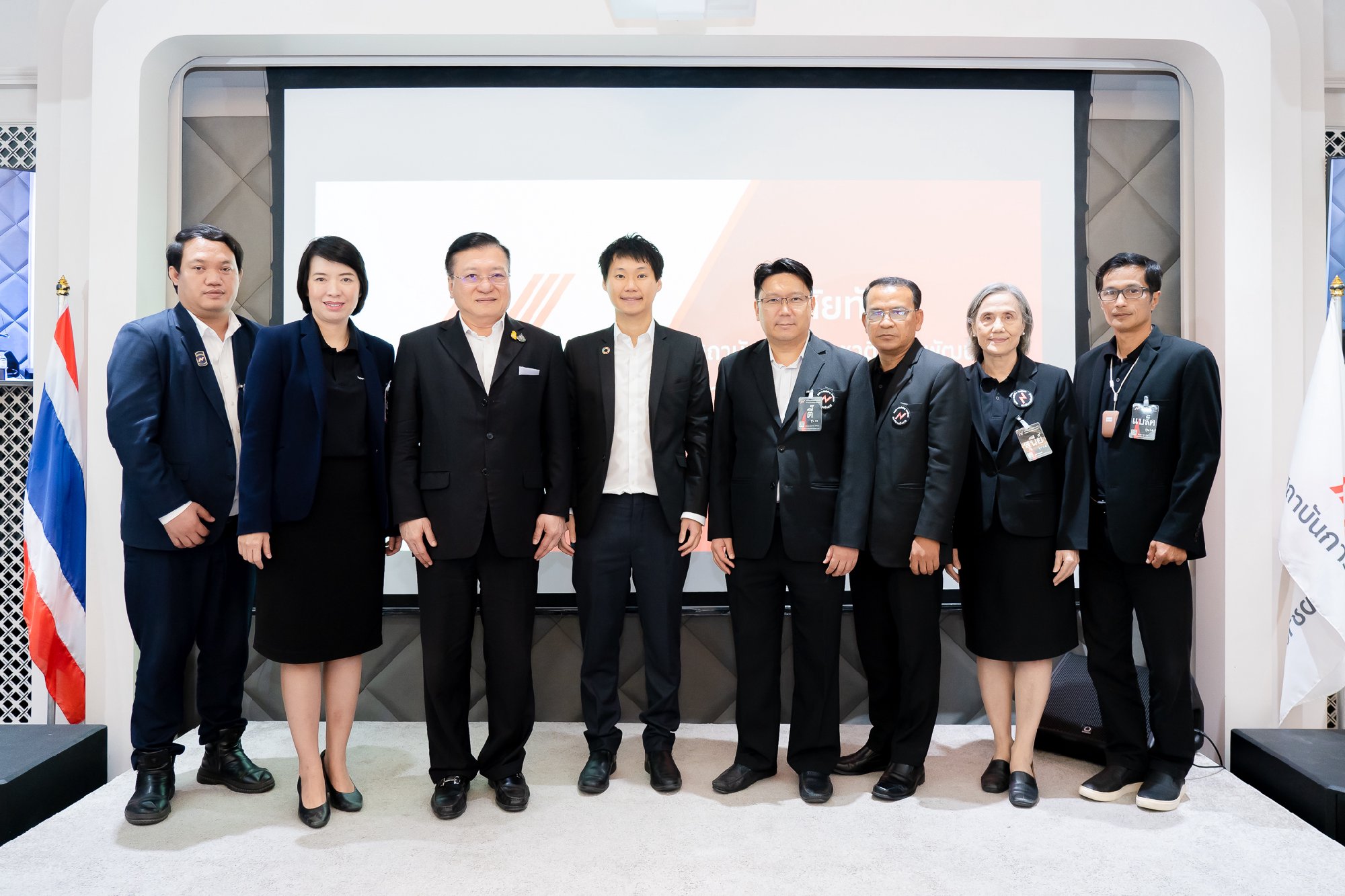 ขอบคุณทางสถาบันการสร้างชาติ (Nation Building Institute) ที่มอบความไว้วางใจให้กับผมได้เป็นส่วนหนึ่งในผู้บรรยายของหลักสูตรนักบริหารระดับสูงเพื…