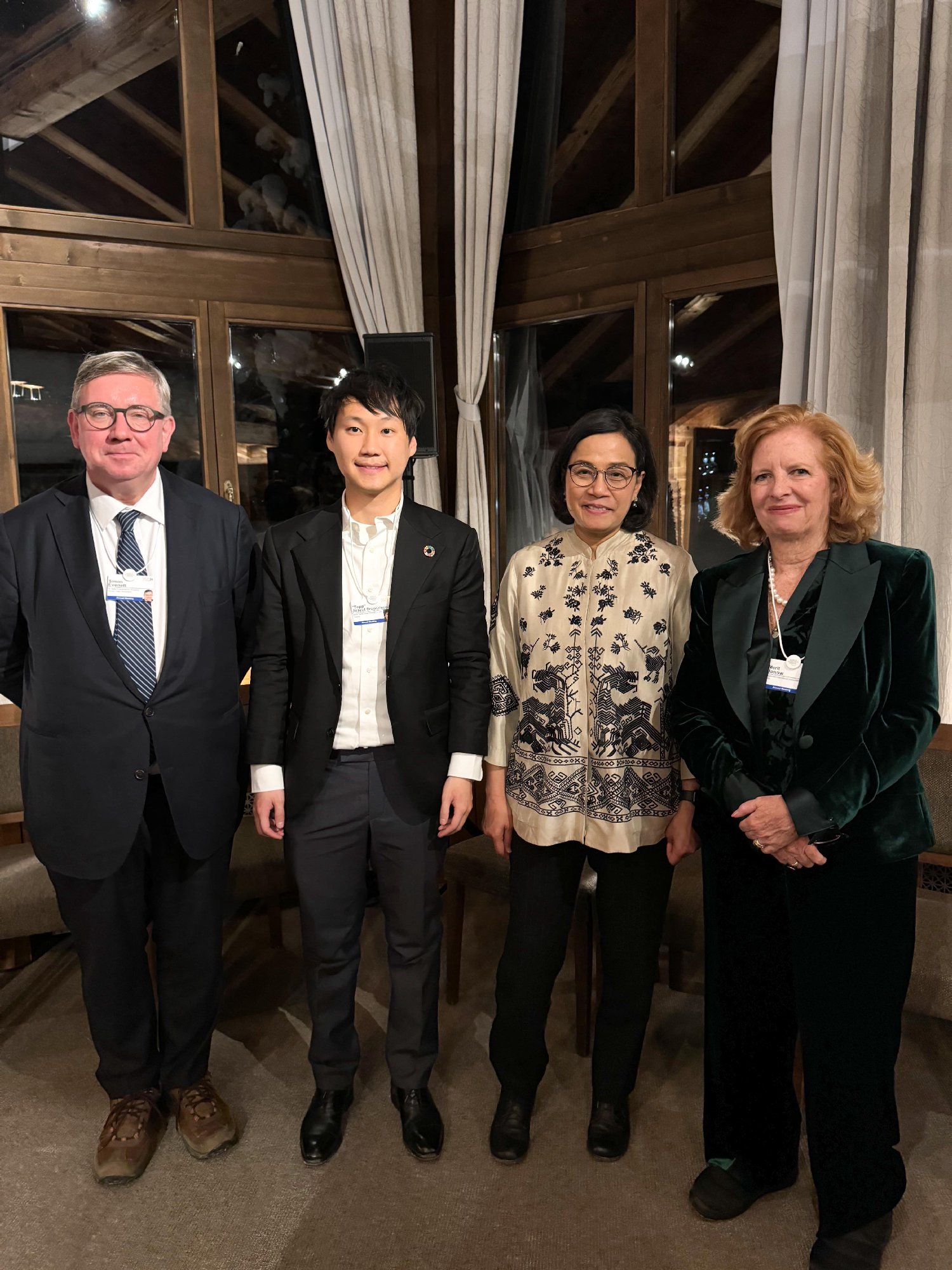 At the World Economic Forum 2024 in Davos, Switzerland, I had the great honor of meeting two prominent figures in finance: Ms. Merit Janow,…