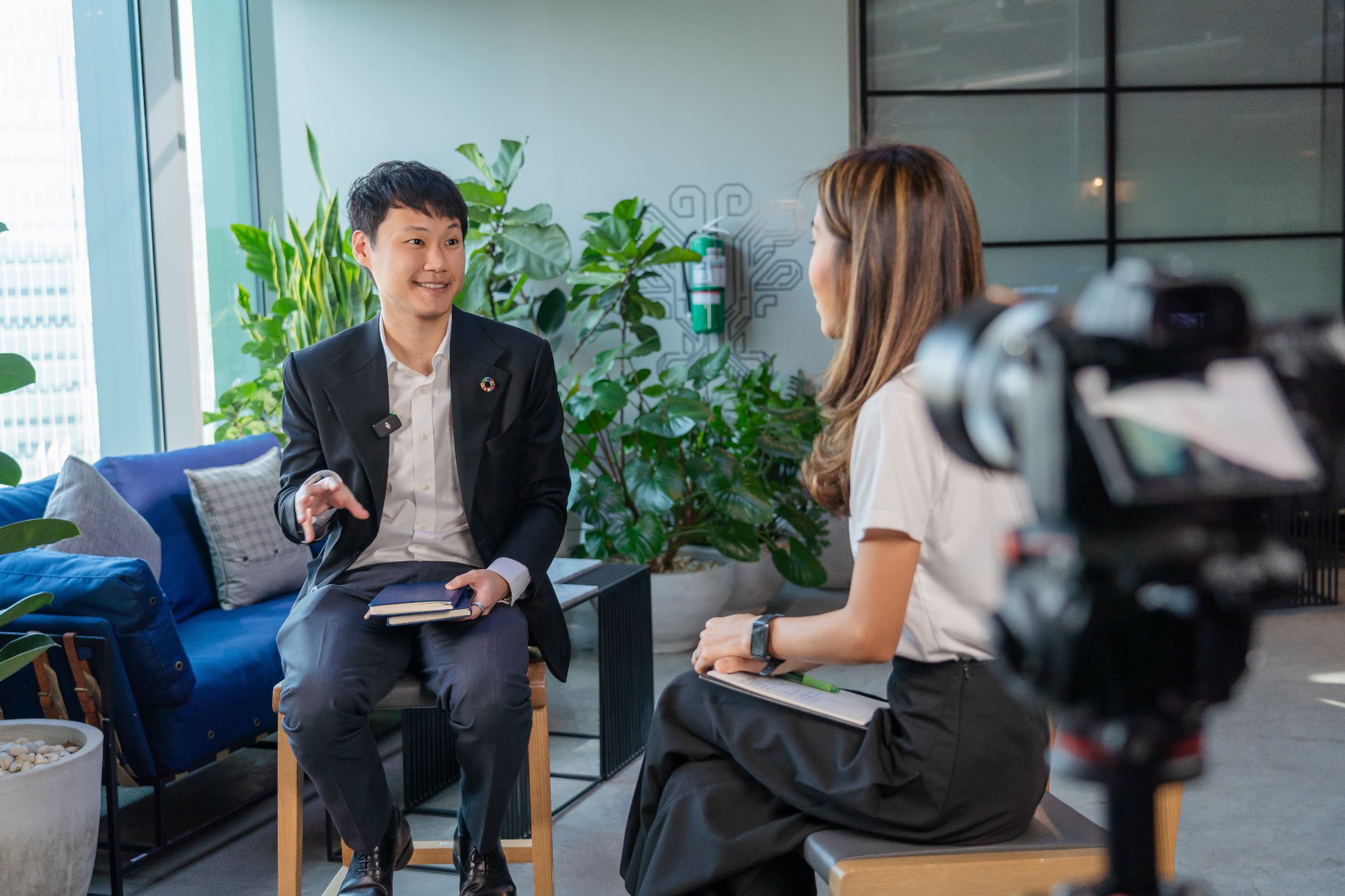 ผมได้มีโอกาสพูดคุยและแลกเปลี่ยนประสบการณ์กับทางพี่ ๆ efinanceThai ในหัวข้องานการประชุม World Economic Forum 2024 ที่ผ่านมา พร้อมแบ่งปันความค…