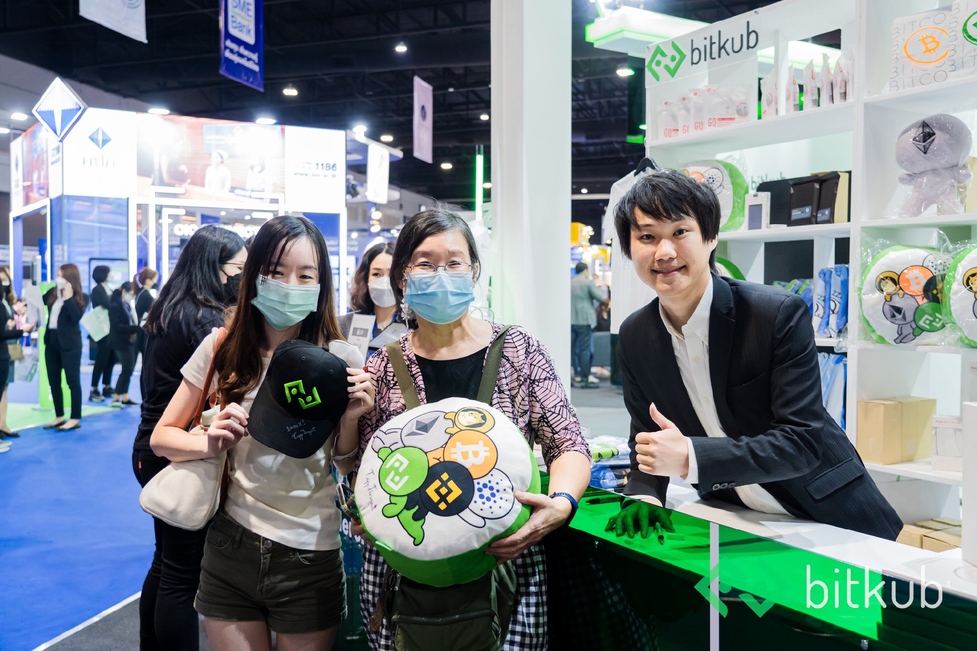 ภาพบรรยากาศการแจกลายเซ็นในวันสุดท้ายของงาน Money Expo 2021 ขอแสดงความยินดีกับผู้โชคดีที่ได้รับของรางวัลด้วยนะครับ 🙏🙂