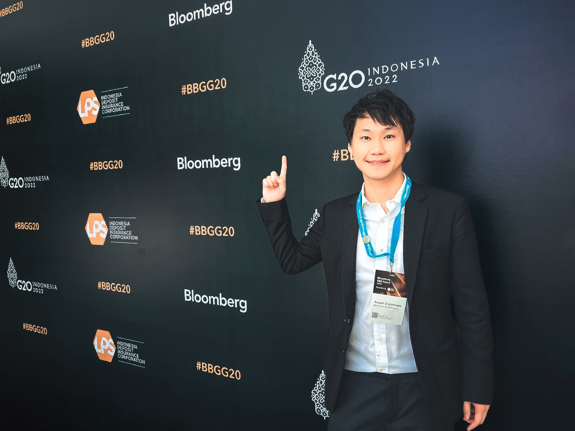 วันนี้ผมได้เดินทางมาเกาะบาหลี ประเทศอินโดนีเชีย เพื่อเข้าร่วมการประชุมต่าง ๆ ที่จัดขึ้นในช่วงการประชุมสุดยอดผู้นำกลุ่ม G20 โดยภายหลังการประช…