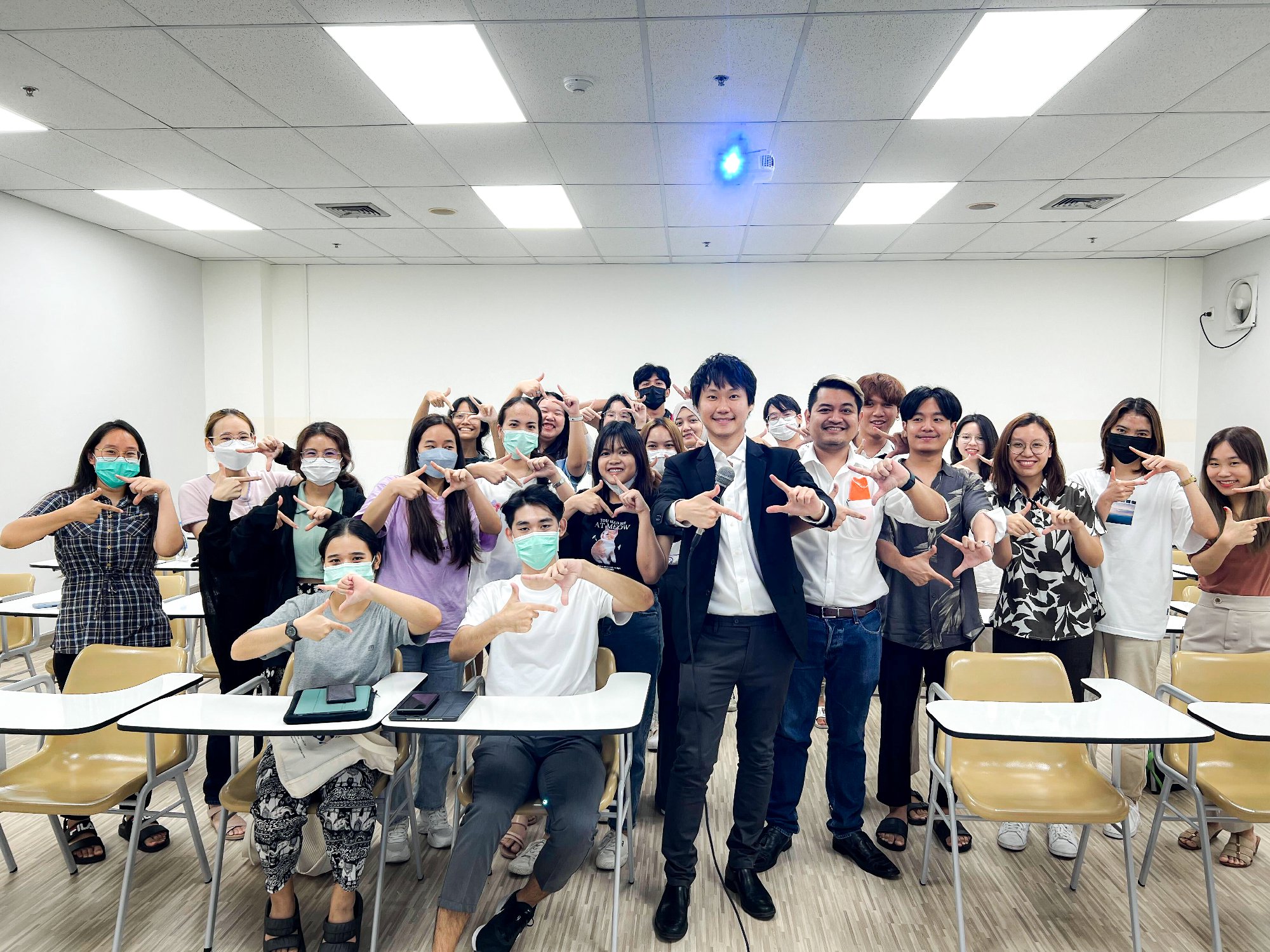 ขอขอบคุณทางมหาวิทยาลัยธรรมศาสตร์ และคณะพาณิชยศาสตร์และการบัญชี ที่ให้เกียรติเชิญผมไปร่วมบรรยายและแบ่งปันประสบการณ์ด้านอุตสาหกรรมการเงินในครั…
