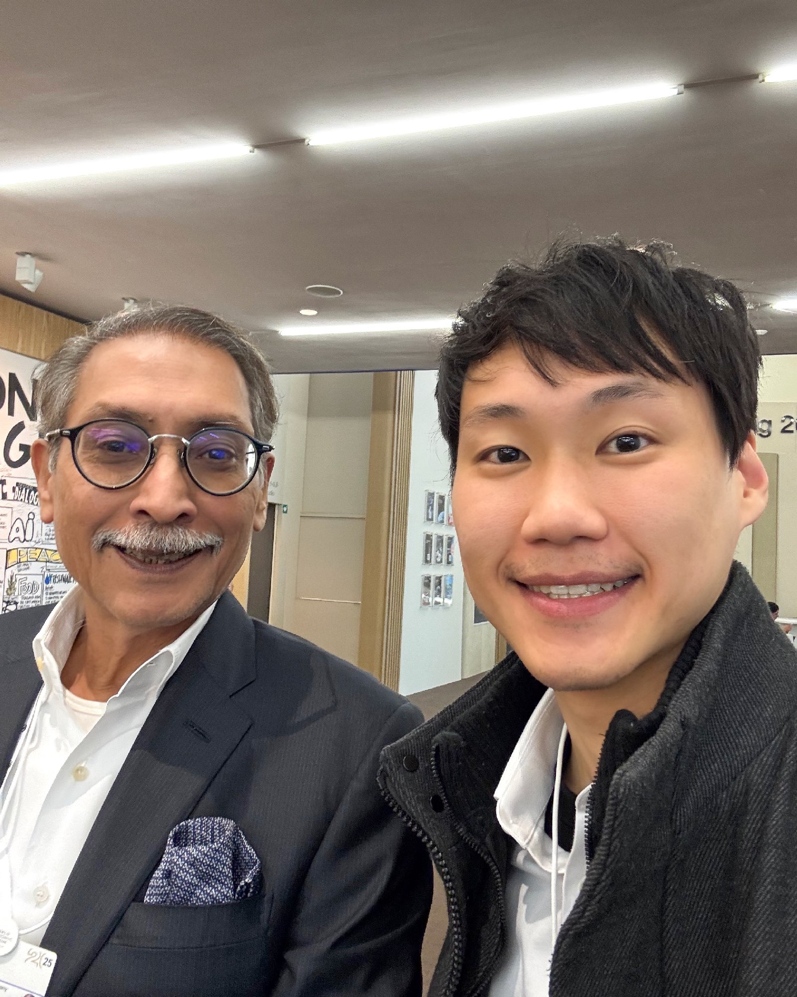 ในงาน World Economic Forum 2025 ที่ผ่านมา ผมได้พบกับคุณ Aloke Lohia ซึ่งเป็นประธานเจ้าหน้าที่บริหารกลุ่มบริษัท Indorama Ventures ครับ