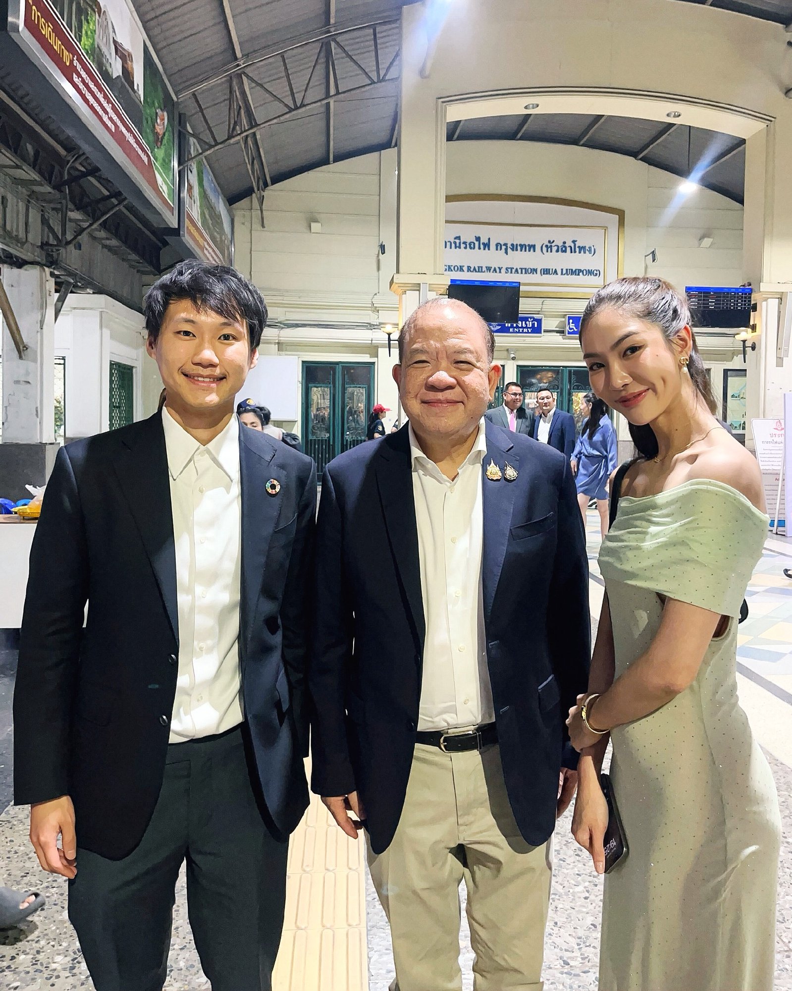 ยินดีมากครับที่ได้มีโอกาสกล่าวทักทายคุณพิชัย นริพทะพันธ์ รัฐมนตรีว่าการกระทรวงพาณิชย์ อีกครั้งในพิธีวิวาห์ของคุณจักรภพและคุณสุไพรพล