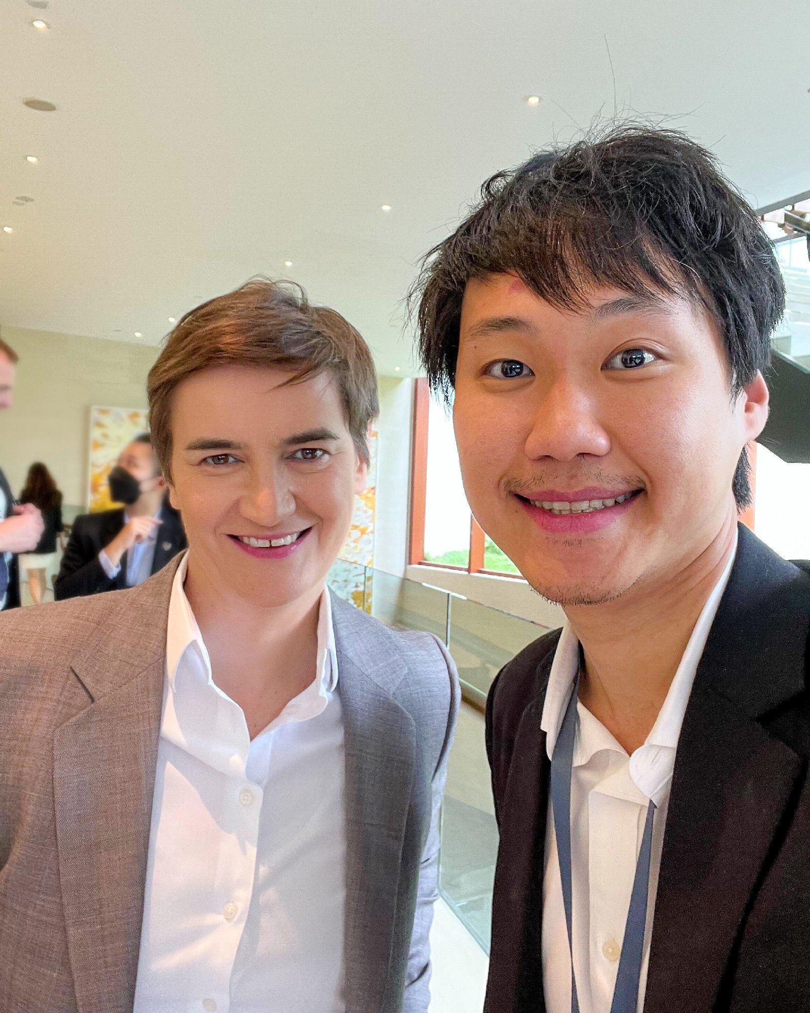 ผมรู้สึกยินดีมากครับที่ได้มาพบคุณ Ana Brnabić นายกรัฐมนตรีแห่งประเทศเซอร์เบีย ซึ่งเป็นนายกหญิงคนแรก และได้ผลักดันประเทศสู่ประเทศเทคโนโลยีที่…