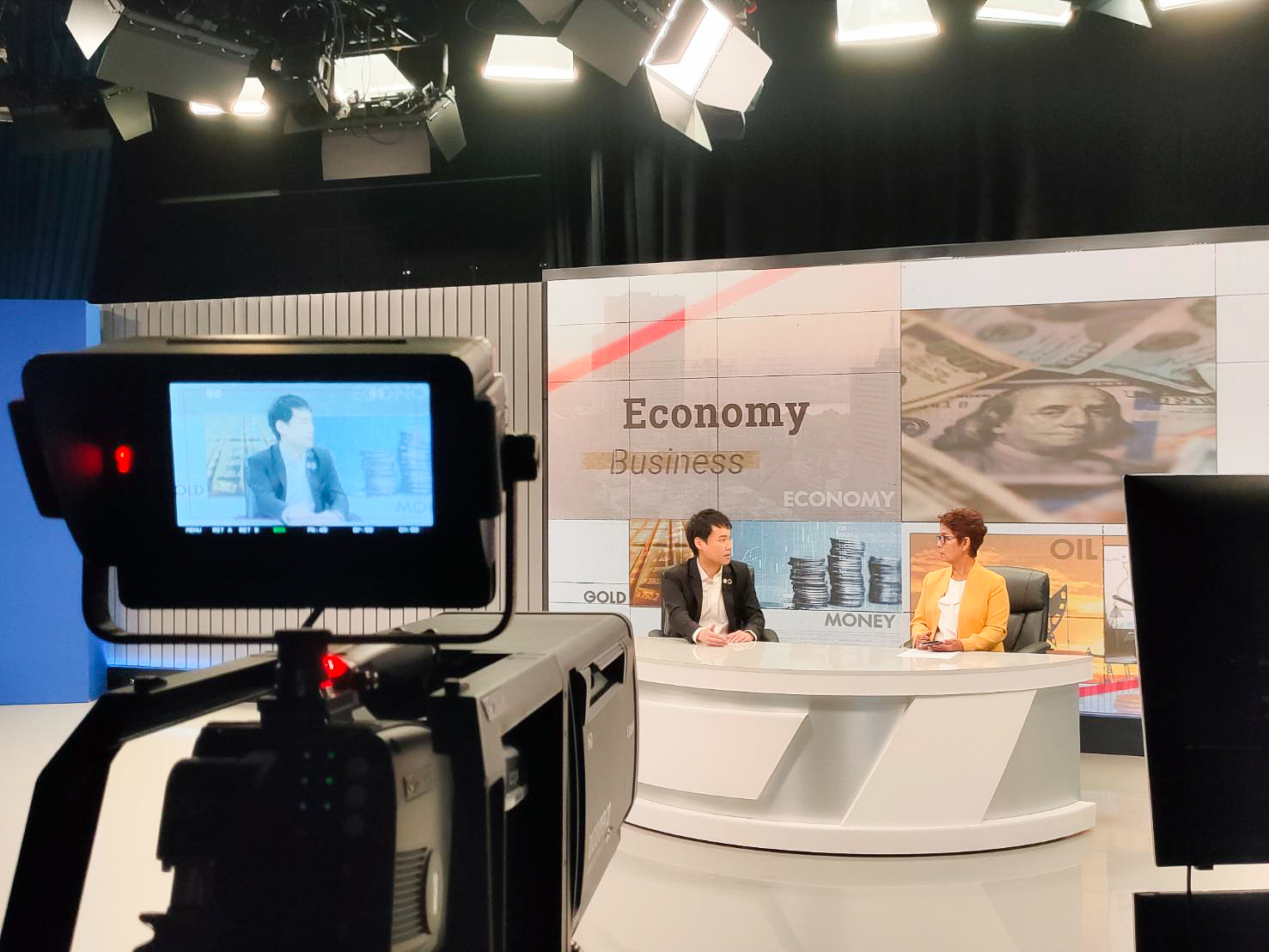 เมื่อวันจันทร์ที่ผ่านมาผมได้รับเชิญไปร่วมถกประเด็นในรายการ World Econ Talk ถึงมุมมองต่อ AI และเทคโนโลยีที่เข้ามามีบทบาทในแง่ของธุรกิจและการด…