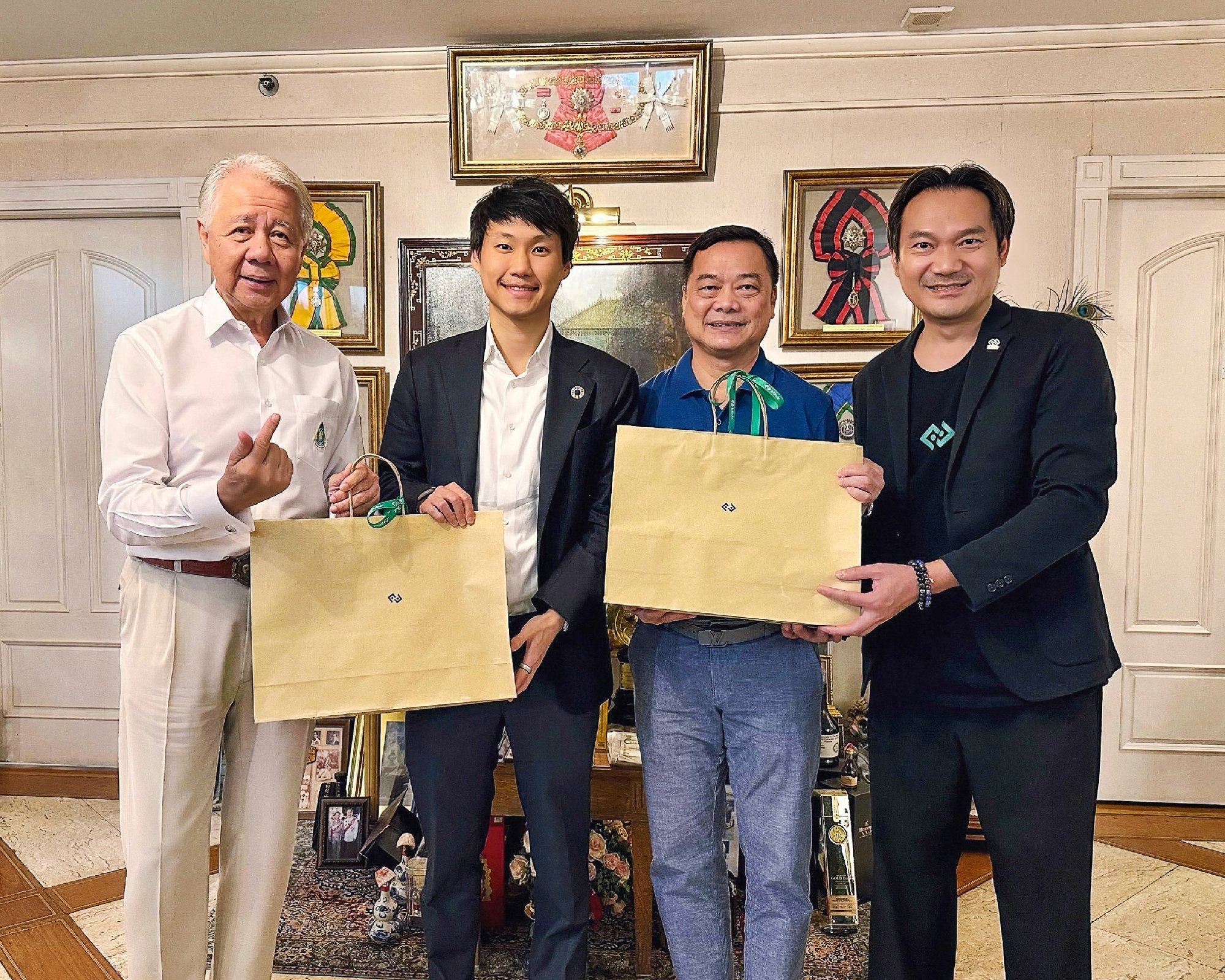 ขอขอบคุณทางการรถไฟฟ้าขนส่งมวลชนแห่งประเทศไทย (รฟม.) ที่ให้โอกาสผมในฐานะตัวแทนบิทคับ แคปปิตอล กรุ๊ป โฮลดิ้งส์ ร่วมแสดงศักยภาพและวิสัยทัศน์ผ่า…