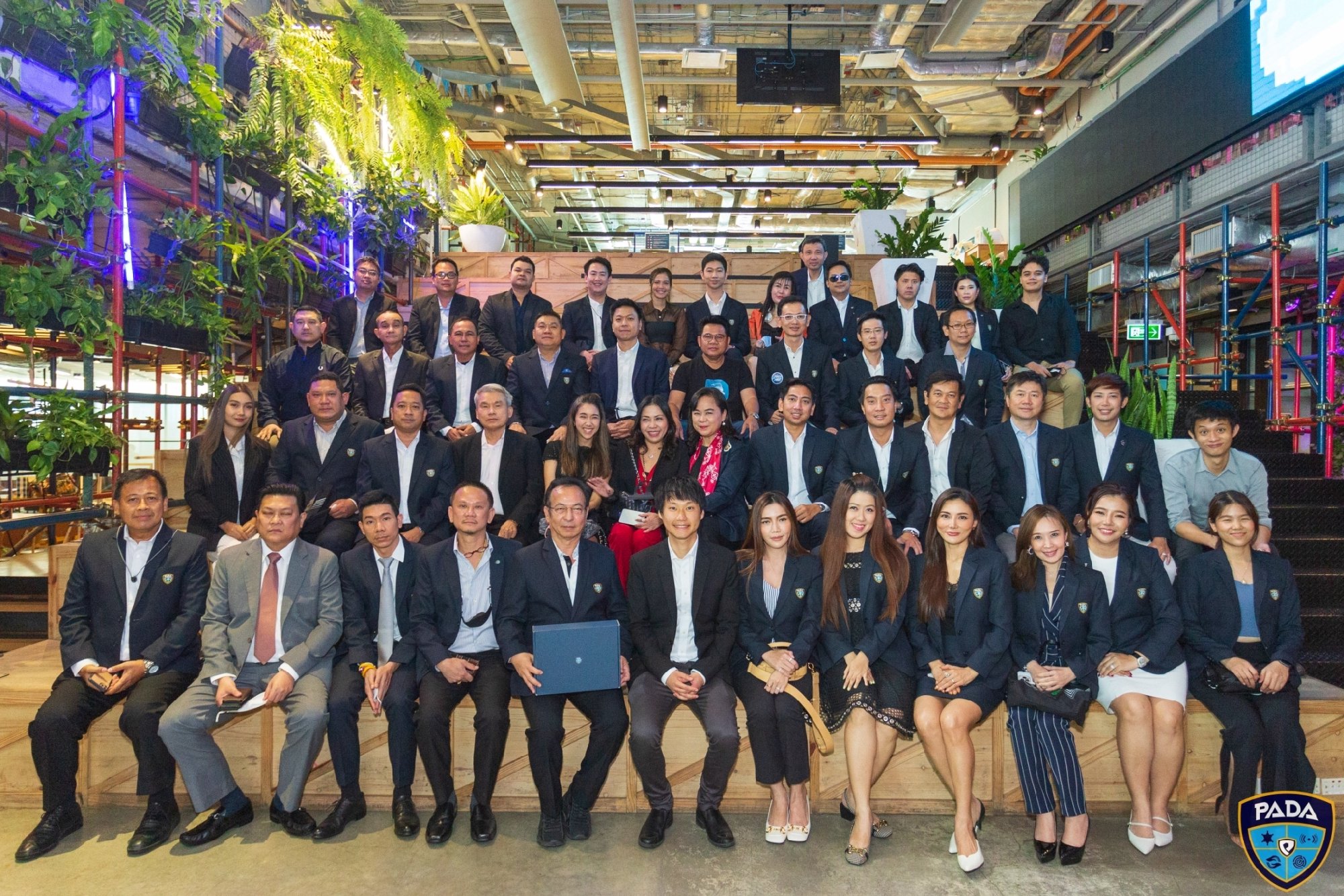 ขอขอบคุณทางทีมงานไทยรัฐ สปอร์ตทุกท่านที่ให้การต้อนรับเป็นอย่างดีนะครับ ส่วนผมได้ให้สัมภาษณ์กับไทยรัฐ สปอร์ต ในเรื่องใดบ้าง ติดตามได้ในเร็วๆ…