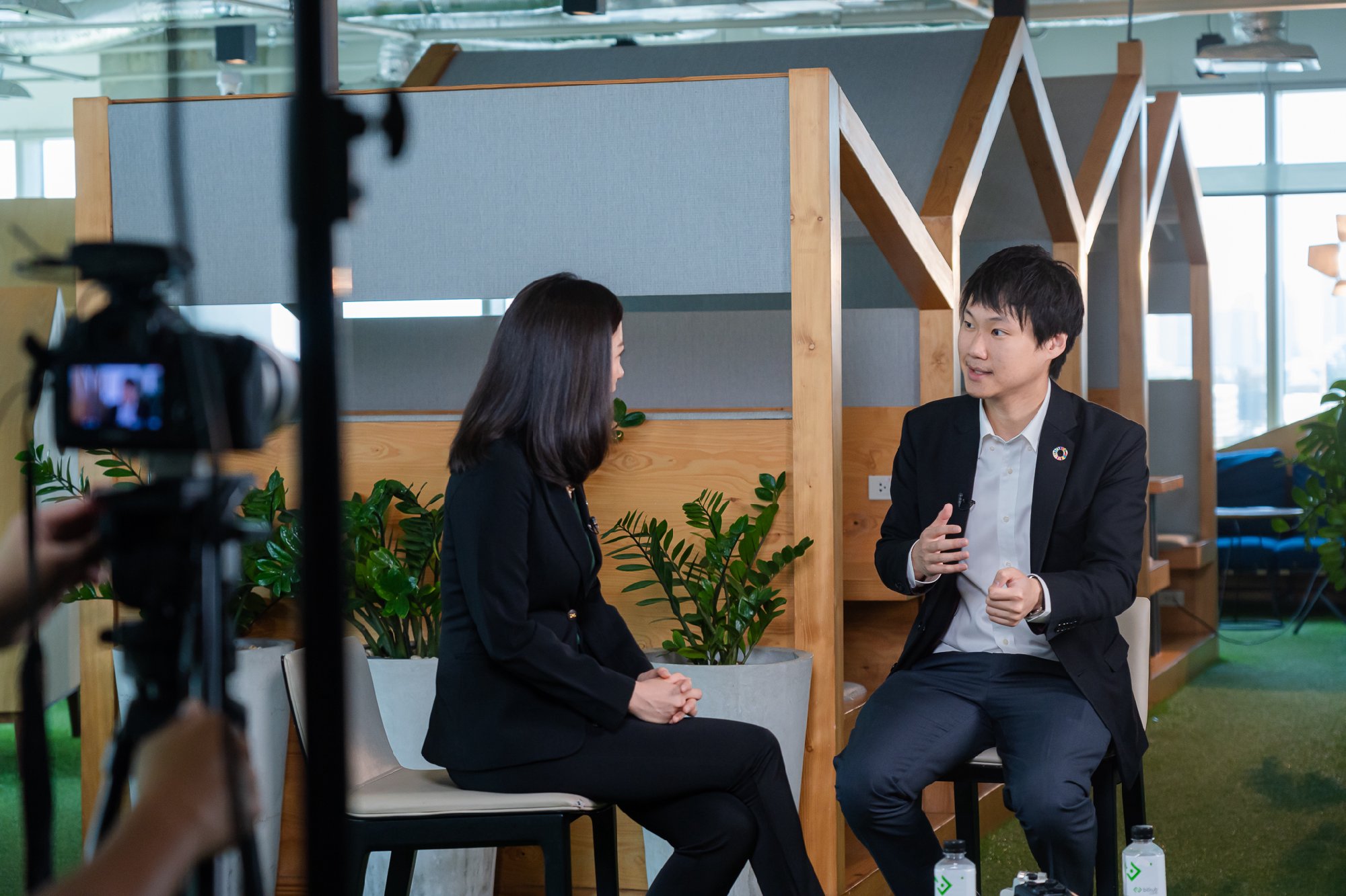 ผมรู้สึกยินดีมากครับที่ได้ต้อนรับคุณธันยมัย อนันตกรณีวัฒน์ ที่มาร่วมพูดคุยถึงที่ออฟฟิศบิทคับ ซึ่งทุกท่านสามารถติดตามประเด็นสำคัญที่ผมร่วมพูด…