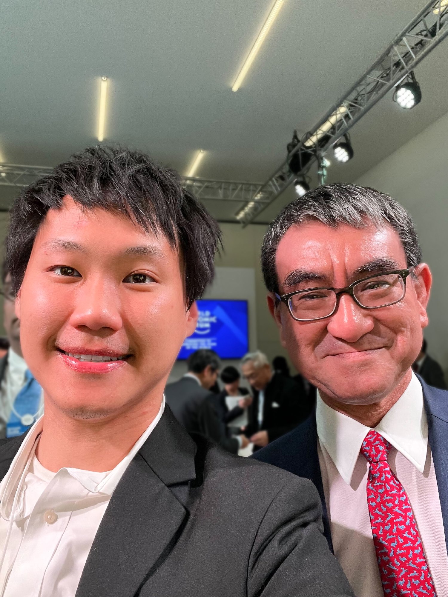 การประชุมสภาเศรษฐกิจโลก (WEF) ในปีนี้ ผมยังได้มีโอกาสร่วมแลกเปลี่ยนแนวคิดกับท่าน Taro Kono รัฐมนตรีว่าการกระทรวงดิจิทัลแห่งประเทศญี่ปุ่นอีกด…