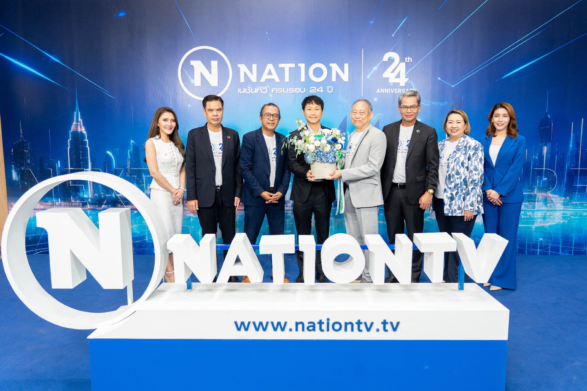 ผมได้มีโอกาสเข้าร่วมงานฉลองครบรอบ 24 ปีของทางเนชั่นทีวี (Nation TV) และได้มีโอกาสได้พบเหล่านักการเมือง นักธุรกิจ และพี่ ๆ จากอีกหลากหลายวงกา…