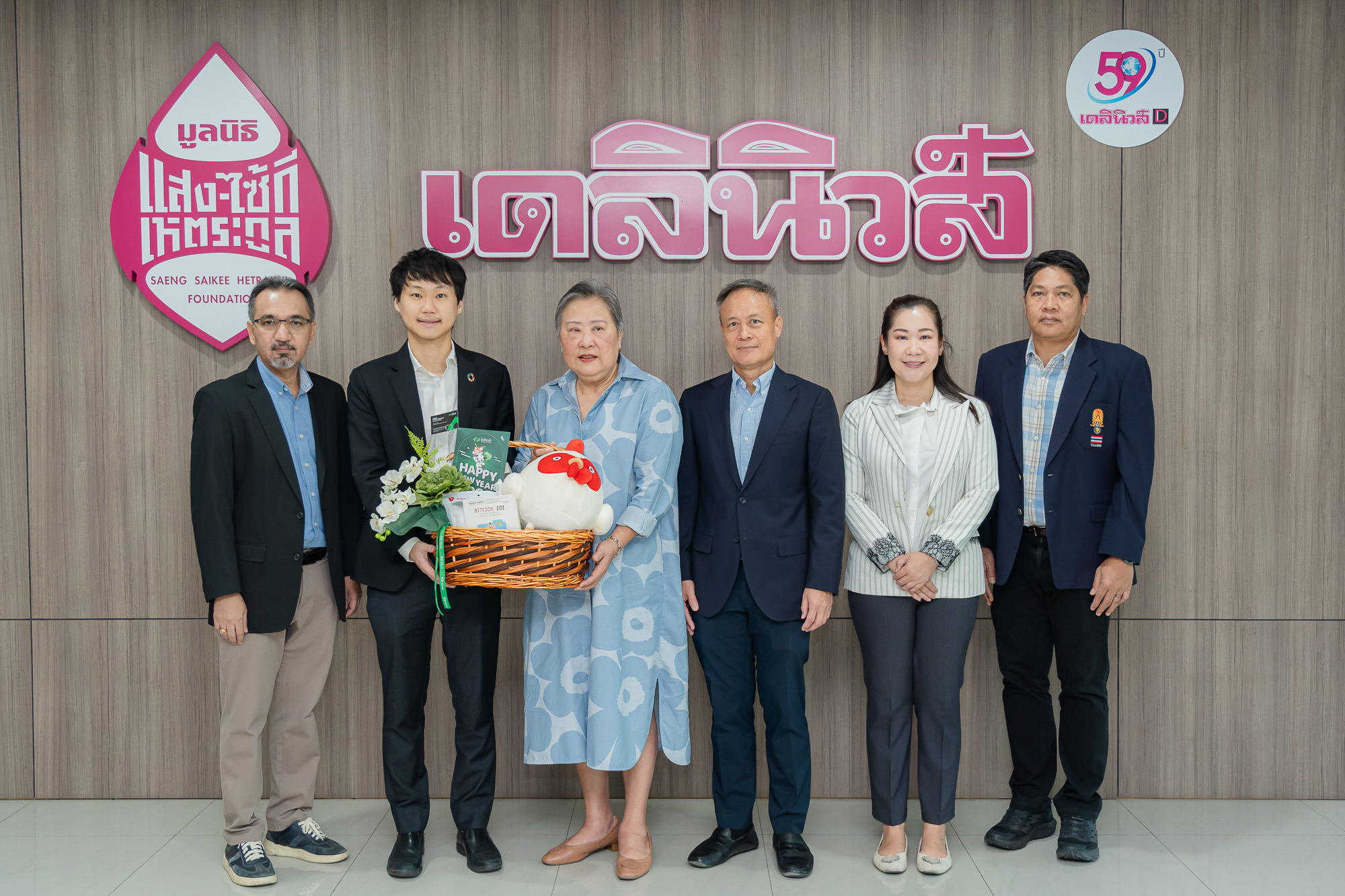 สำหรับปีใหม่ที่จะถึงนี้ผมได้มีโอกาสเข้ามาเยี่ยมพี่ ๆ ทีมบรรณาธิการของ Dailynews เพื่อสวัสดีปีใหม่และขอบคุณที่สนับสนุนพวกเรามาโดยตลอดครับ