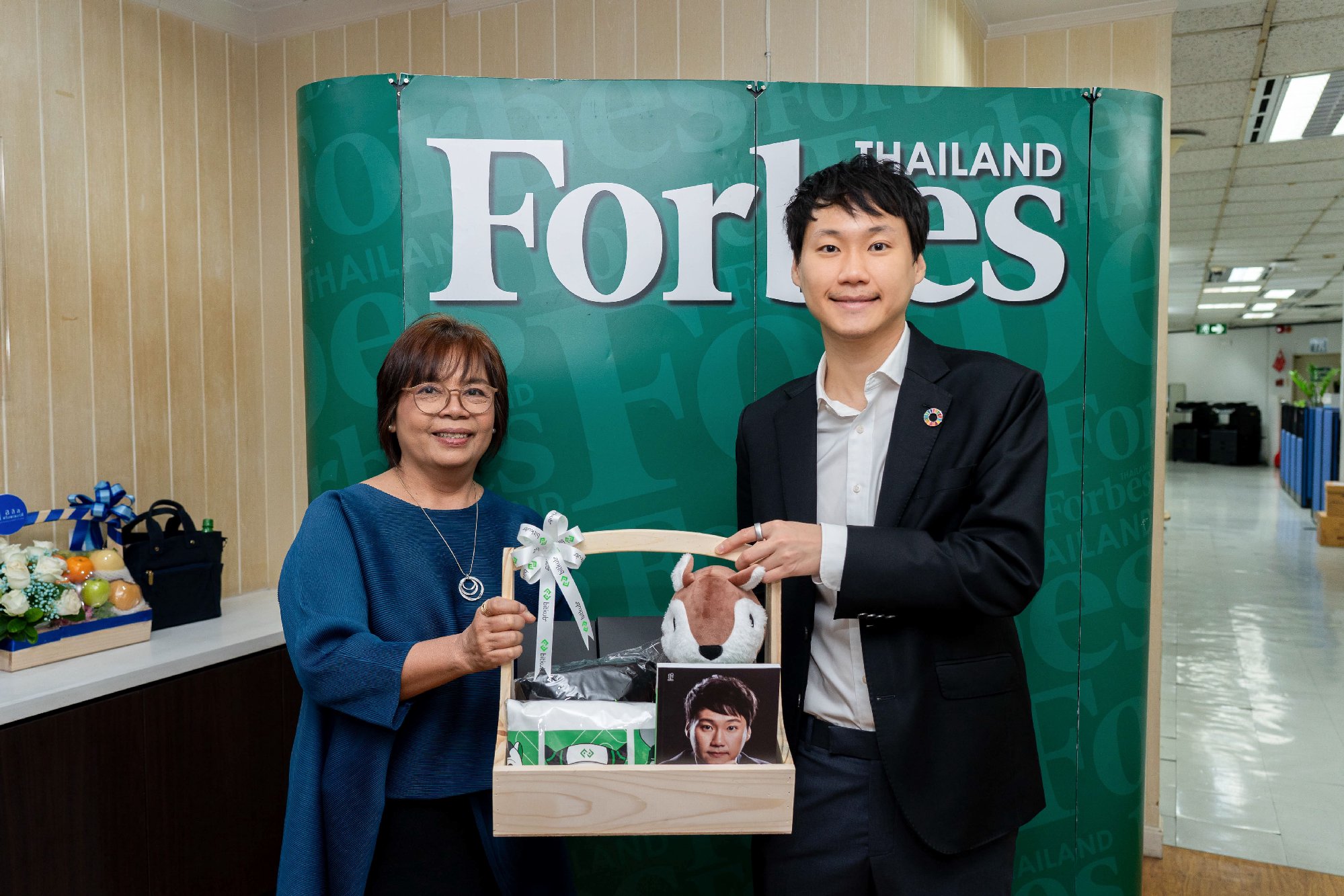 ผมได้มีโอกาสเข้าพบคุณอรวรรณ หอยจันทร์ บรรณาธิการของ Forbes Thailand Magazine เพื่อร่วมแสดงความยินดีกับทาง Forbes Thailand Magazine เนื่องในโ…