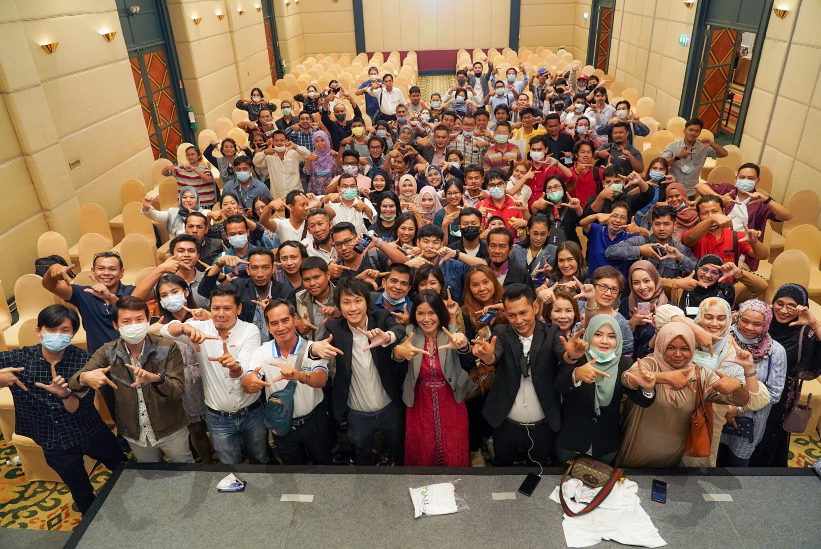 See Topp Jirayut Srupsrisopa's latest updates