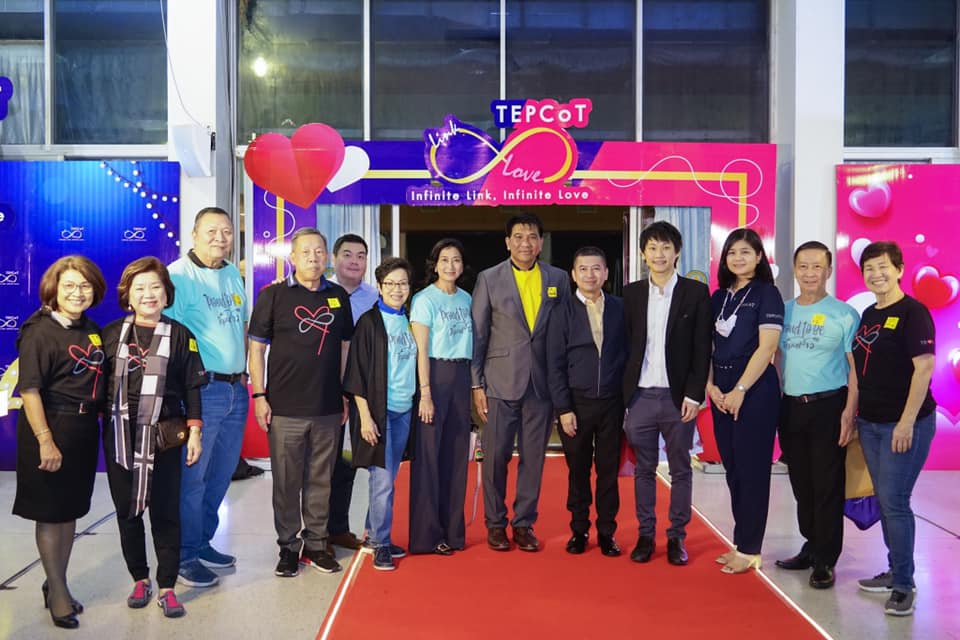 See Topp Jirayut Srupsrisopa's latest updates