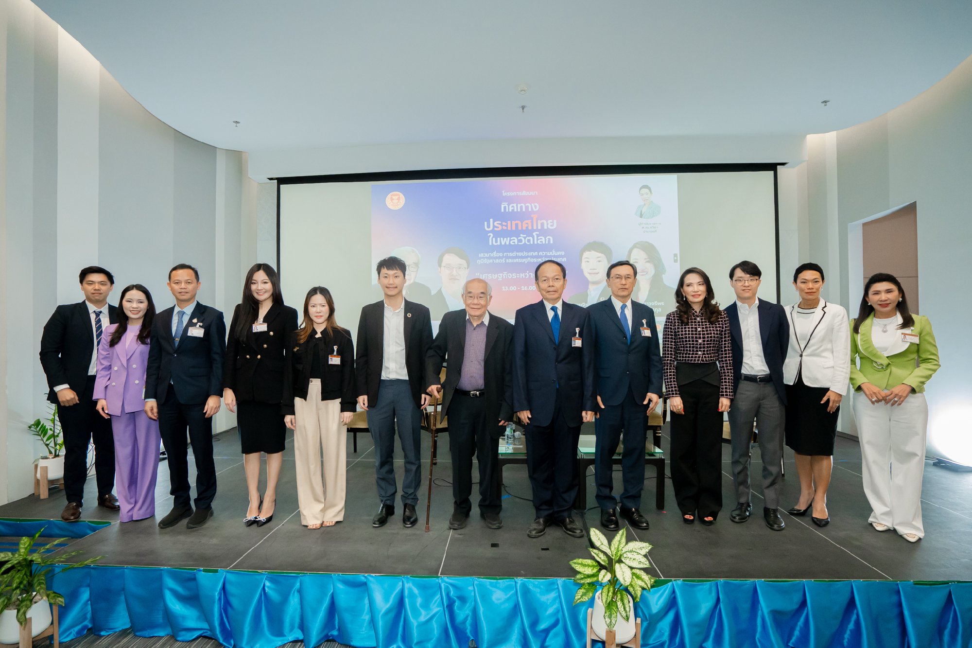บรรยากาศงานสัมมนาที่จัดขึ้นโดยคณะกรรมาธิการการต่างประเทศ สภาผู้แทนราษฎร เมื่อวันศุกร์ที่ผ่านมาครับ สำหรับในครั้งนี้ผมได้มีโอกาสเข้าร่วมเสวนา…
