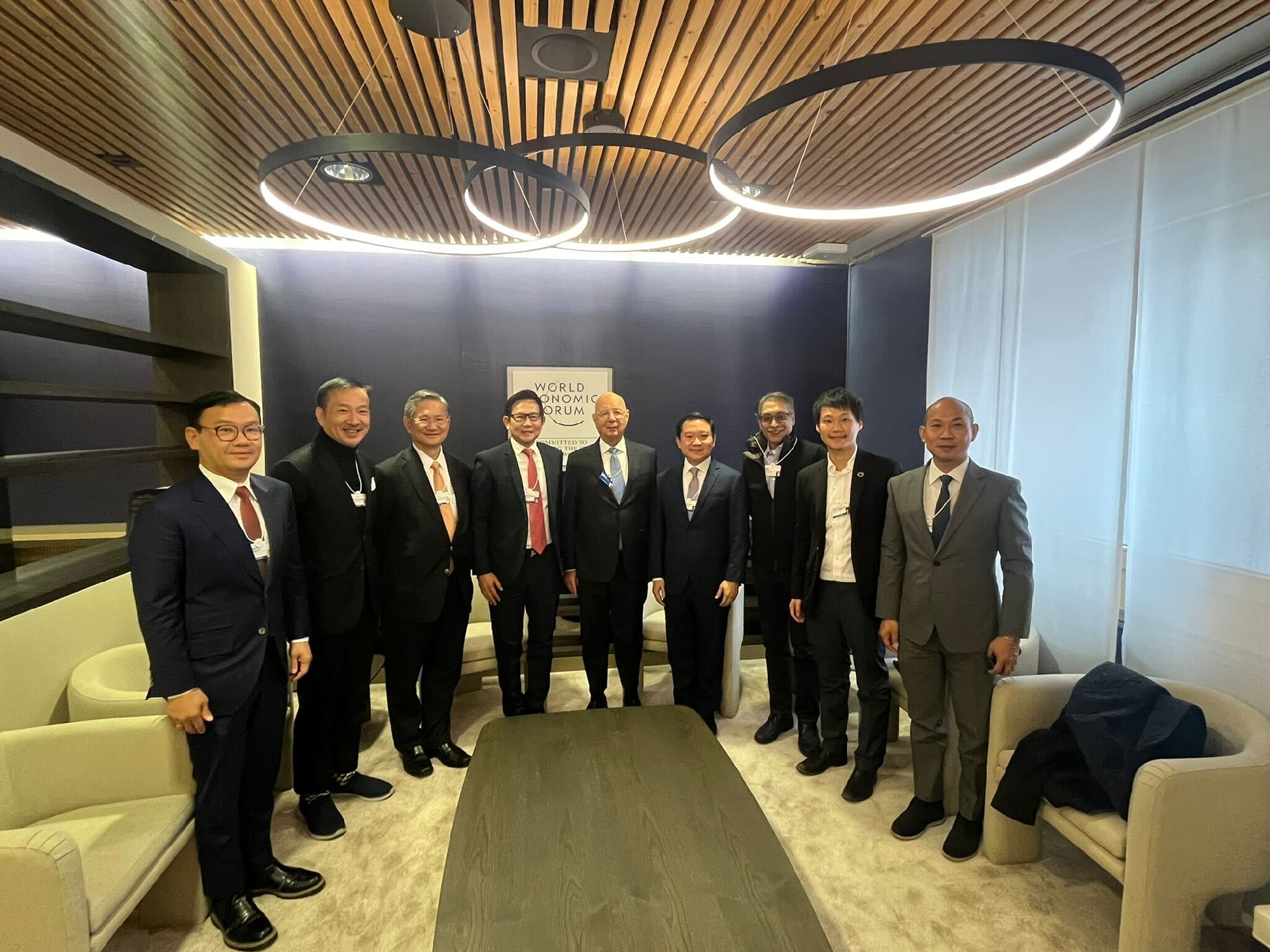 นับเป็นเกียรติอย่างสูงที่ผมได้มีโอกาสร่วมหารือกลุ่มเล็กกับ Professor Klaus Schwab ผู้ก่อตั้ง World Economic Forum พร้อมกับ CEO จากประเทศไทย…