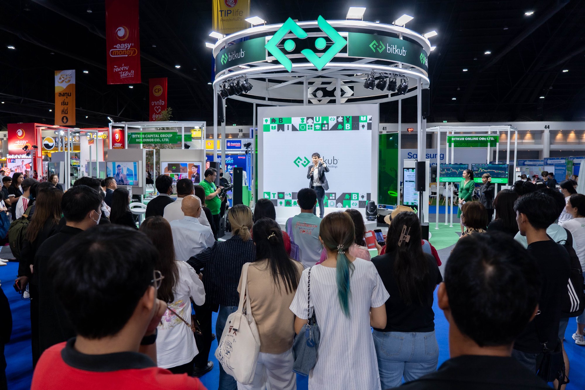 เก็บตกบรรยากาศงานมหกรรมการเงิน Money Expo 2024 ผมต้องขอขอบคุณทุก ๆ คนที่แวะมาฟังผมบรรยายและพูดคุยกันที่บูธของ Bitkub Group ในครั้งนี้ด้วยนะค…
